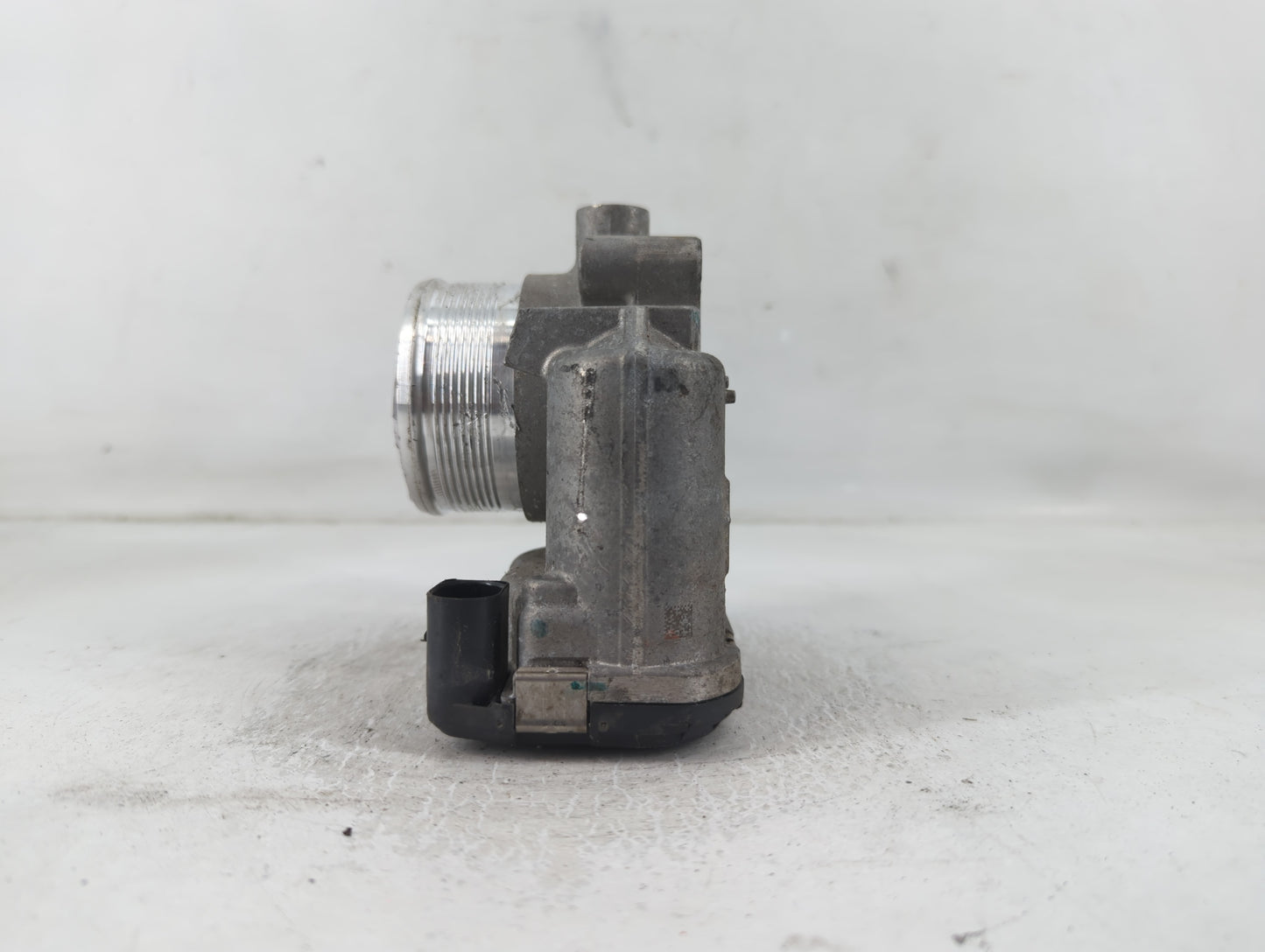 2014-2017 Volkswagen Jetta Throttle Body P/N:06K 133 062 E Fits Fits 2014 2015 2016 2017 OEM Used Auto Parts - Oemusedautoparts1.com