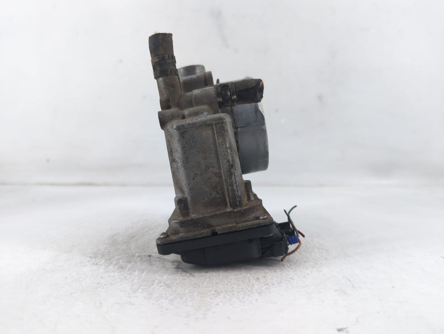 2003-2009 Toyota 4runner Throttle Body P/N:32030-31010 Fits Fits 2003 2004 2005 2006 2007 2008 2009 2010 2011 2012 2013 2014 2015 OEM Used Auto Parts - Oemusedautoparts1.com