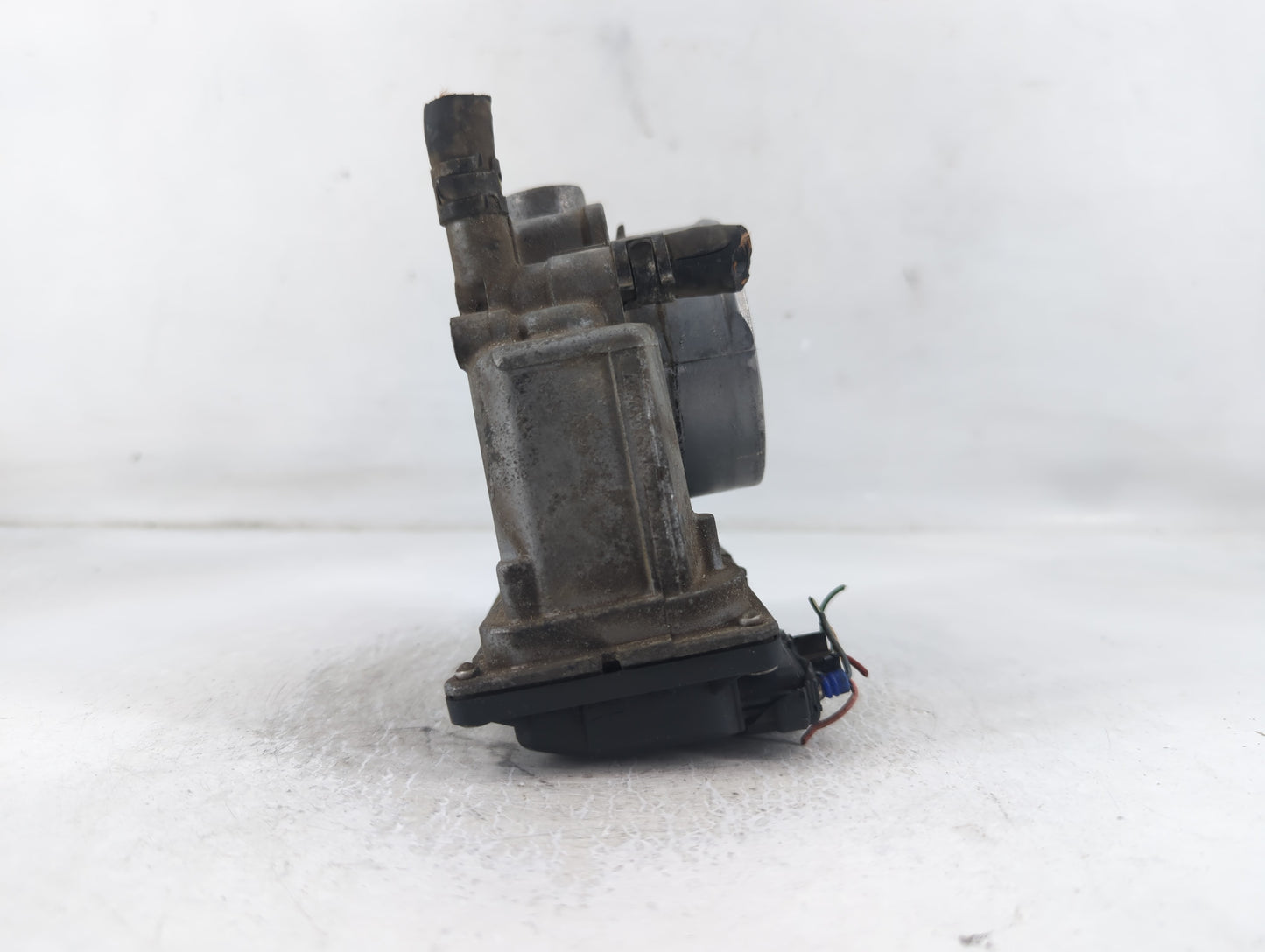 2003-2009 Toyota 4runner Throttle Body P/N:32030-31010 Fits Fits 2003 2004 2005 2006 2007 2008 2009 2010 2011 2012 2013 2014 2015 OEM Used Auto Parts - Oemusedautoparts1.com