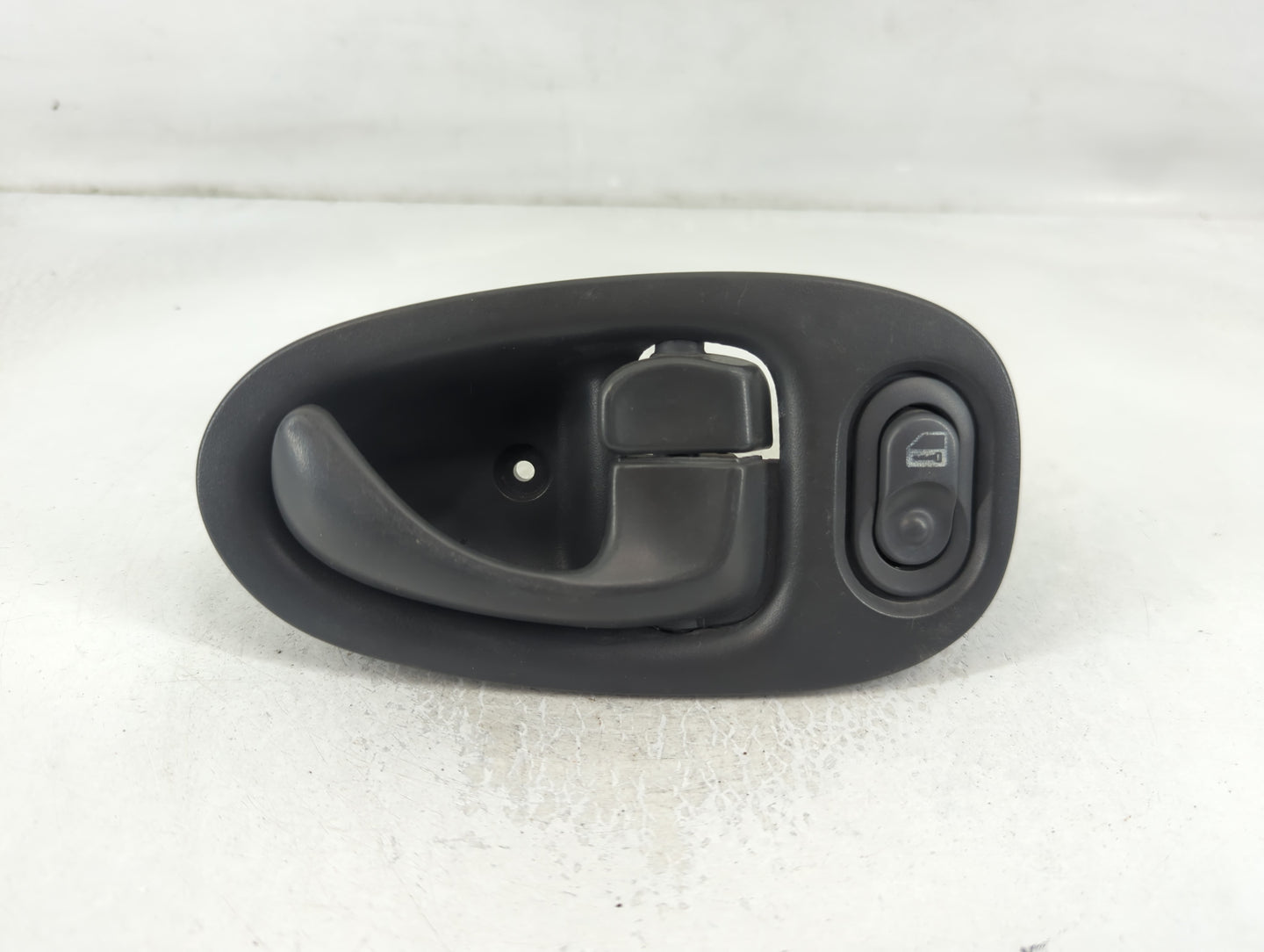 2003 Saturn Vue Passenger Side Front Inside Door Handle Oem - Oemusedautoparts1.com