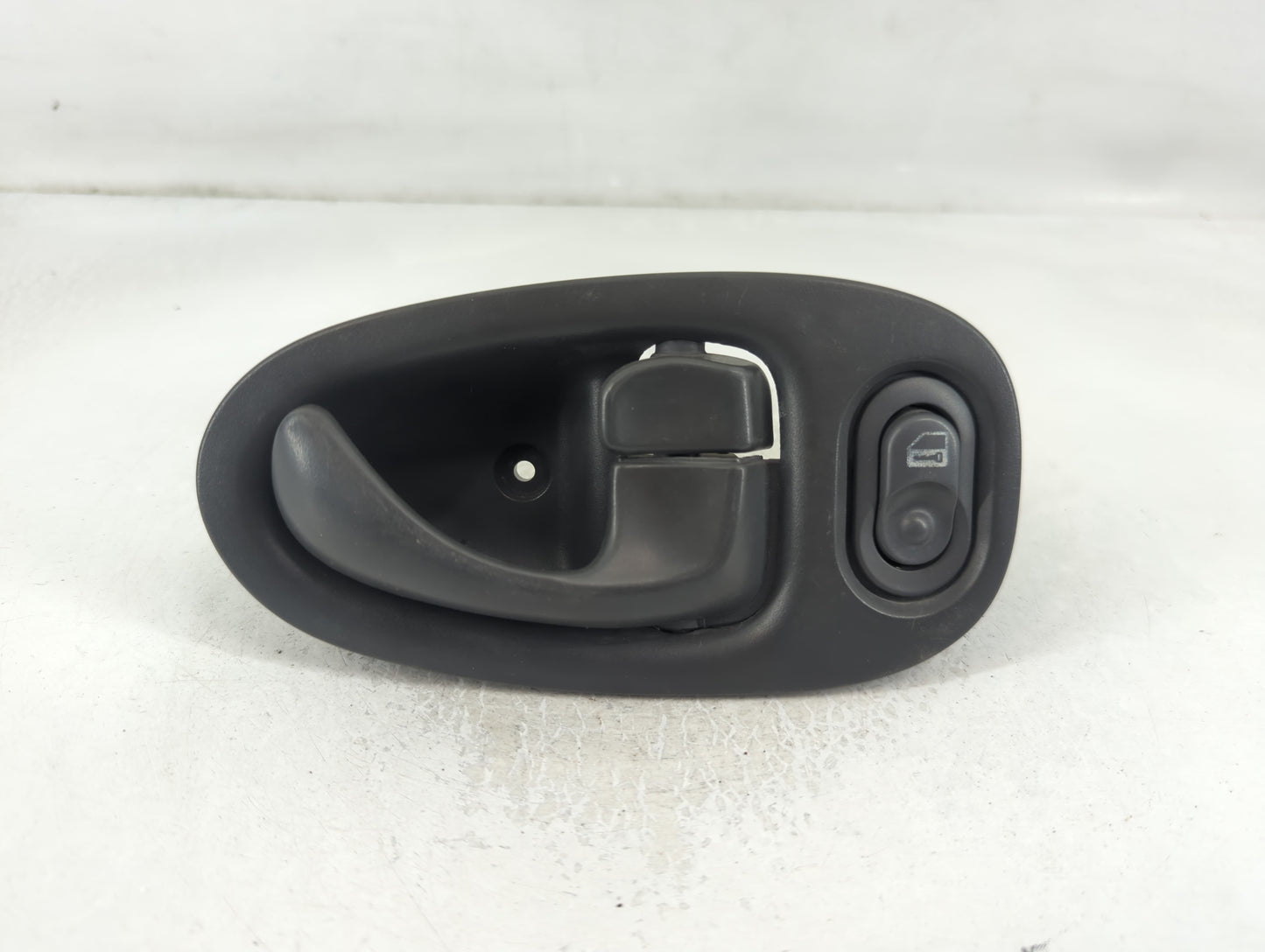 2003 Saturn Vue Passenger Side Front Inside Door Handle Oem - Oemusedautoparts1.com