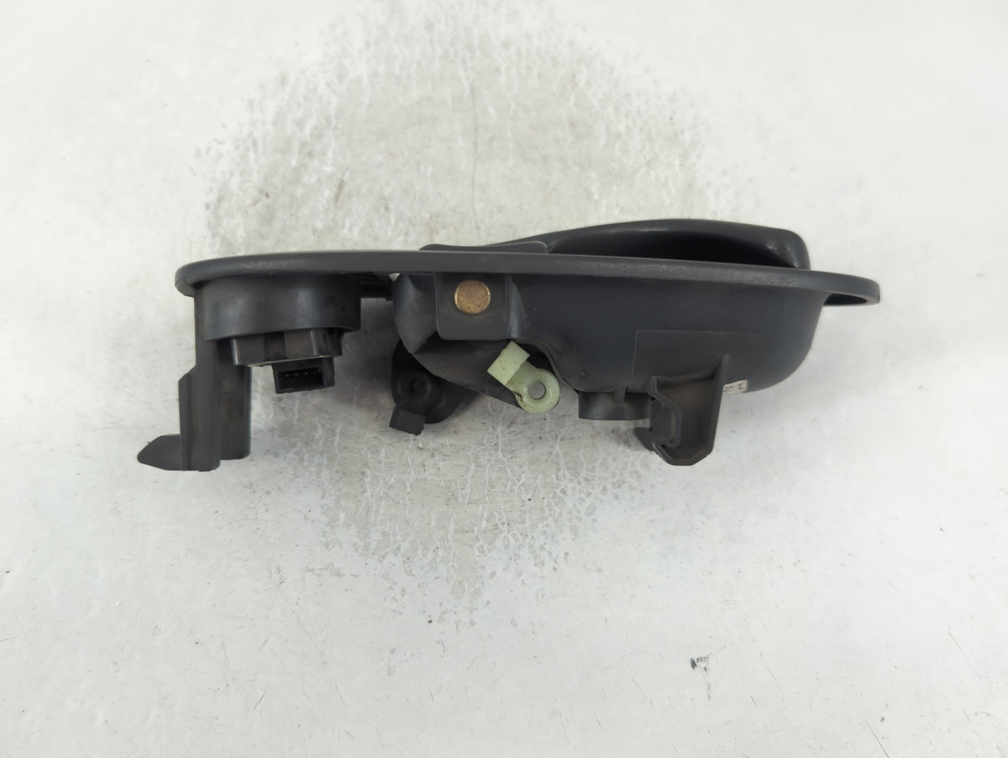 2003 Saturn Vue Passenger Side Front Inside Door Handle Oem - Oemusedautoparts1.com