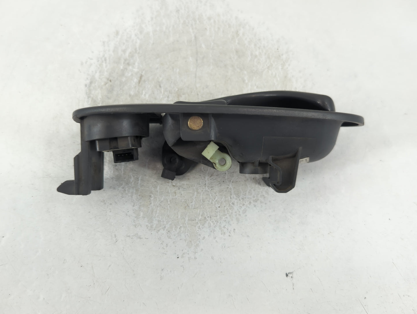 2003 Saturn Vue Passenger Side Front Inside Door Handle Oem - Oemusedautoparts1.com