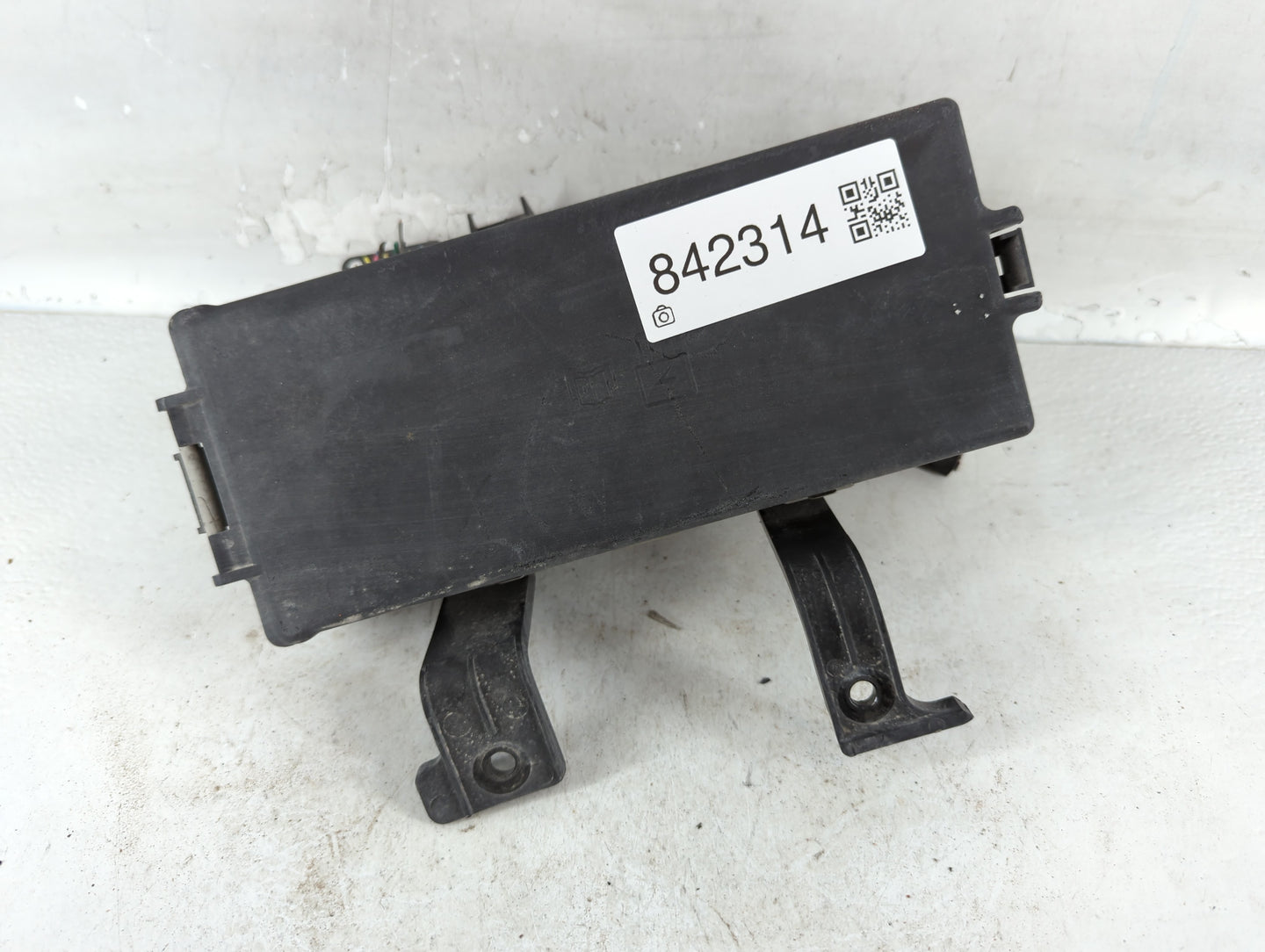 2010-2012 Ford Fusion Fusebox Fuse Box Panel Relay Module P/N:BE5T-14290-E Fits Fits 2010 2011 2012 OEM Used Auto Parts - Oemusedautoparts1.com