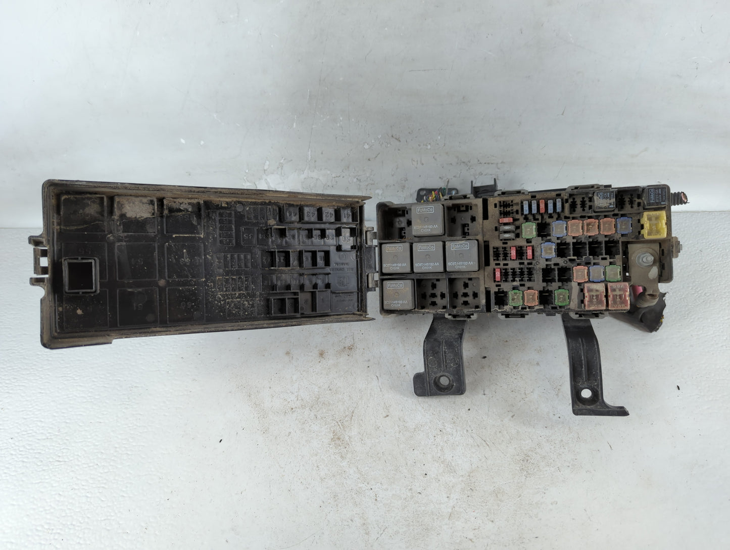 2010-2012 Ford Fusion Fusebox Fuse Box Panel Relay Module P/N:BE5T-14290-E Fits Fits 2010 2011 2012 OEM Used Auto Parts - Oemusedautoparts1.com