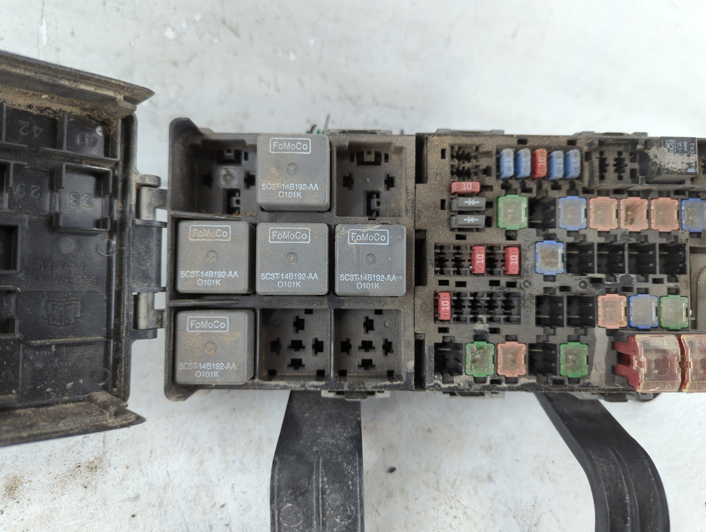 2010-2012 Ford Fusion Fusebox Fuse Box Panel Relay Module P/N:BE5T-14290-E Fits Fits 2010 2011 2012 OEM Used Auto Parts - Oemusedautoparts1.com