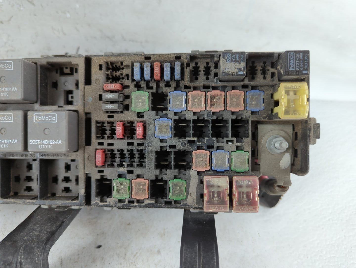 2010-2012 Ford Fusion Fusebox Fuse Box Panel Relay Module P/N:BE5T-14290-E Fits Fits 2010 2011 2012 OEM Used Auto Parts - Oemusedautoparts1.com