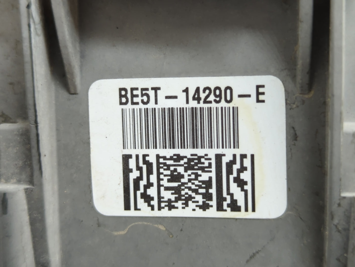 2010-2012 Ford Fusion Fusebox Fuse Box Panel Relay Module P/N:BE5T-14290-E Fits Fits 2010 2011 2012 OEM Used Auto Parts - Oemusedautoparts1.com