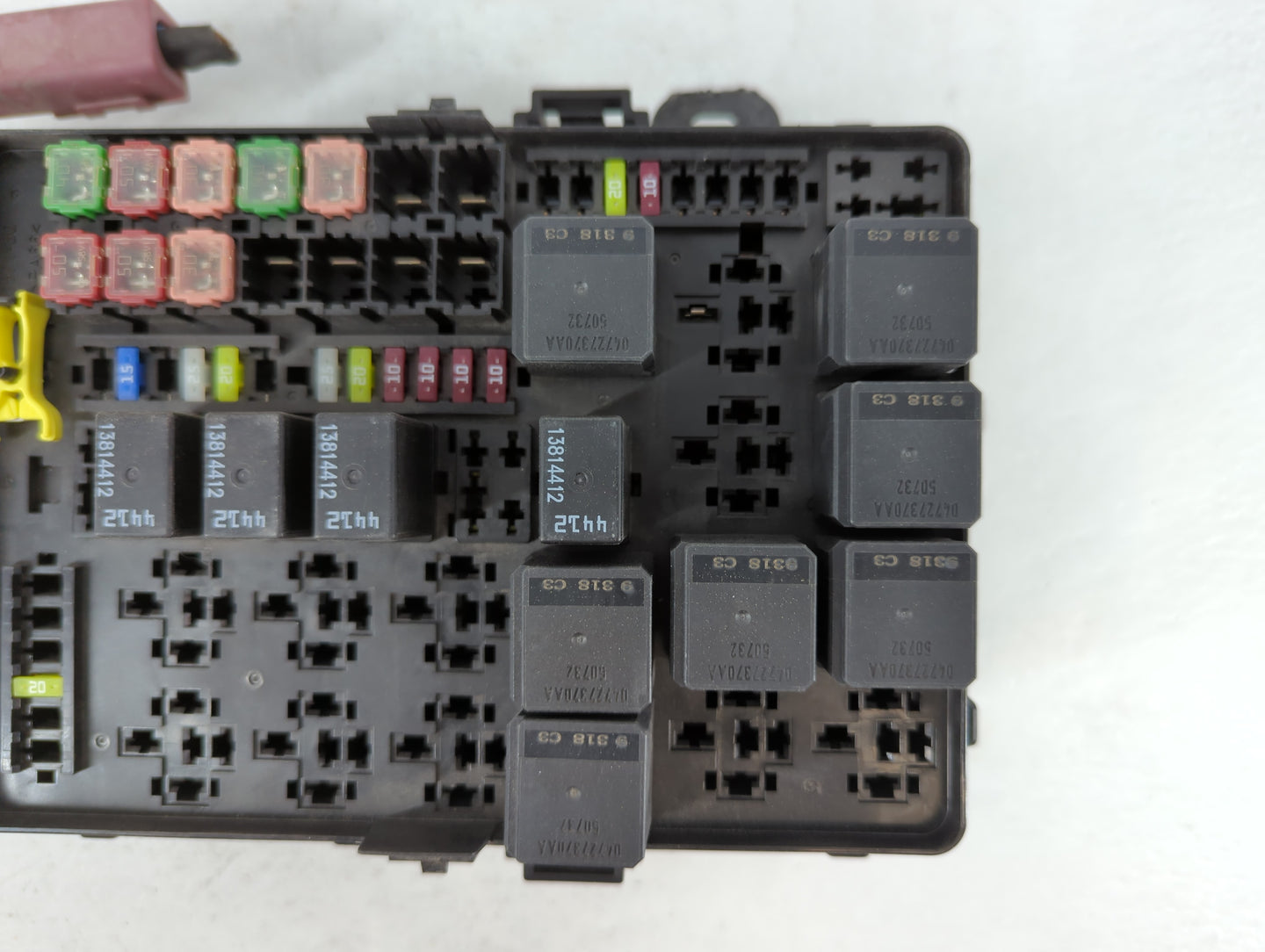 2020 Chrysler 300 Fusebox Fuse Box Panel Relay Module P/N:P68427040AC Fits OEM Used Auto Parts - Oemusedautoparts1.com