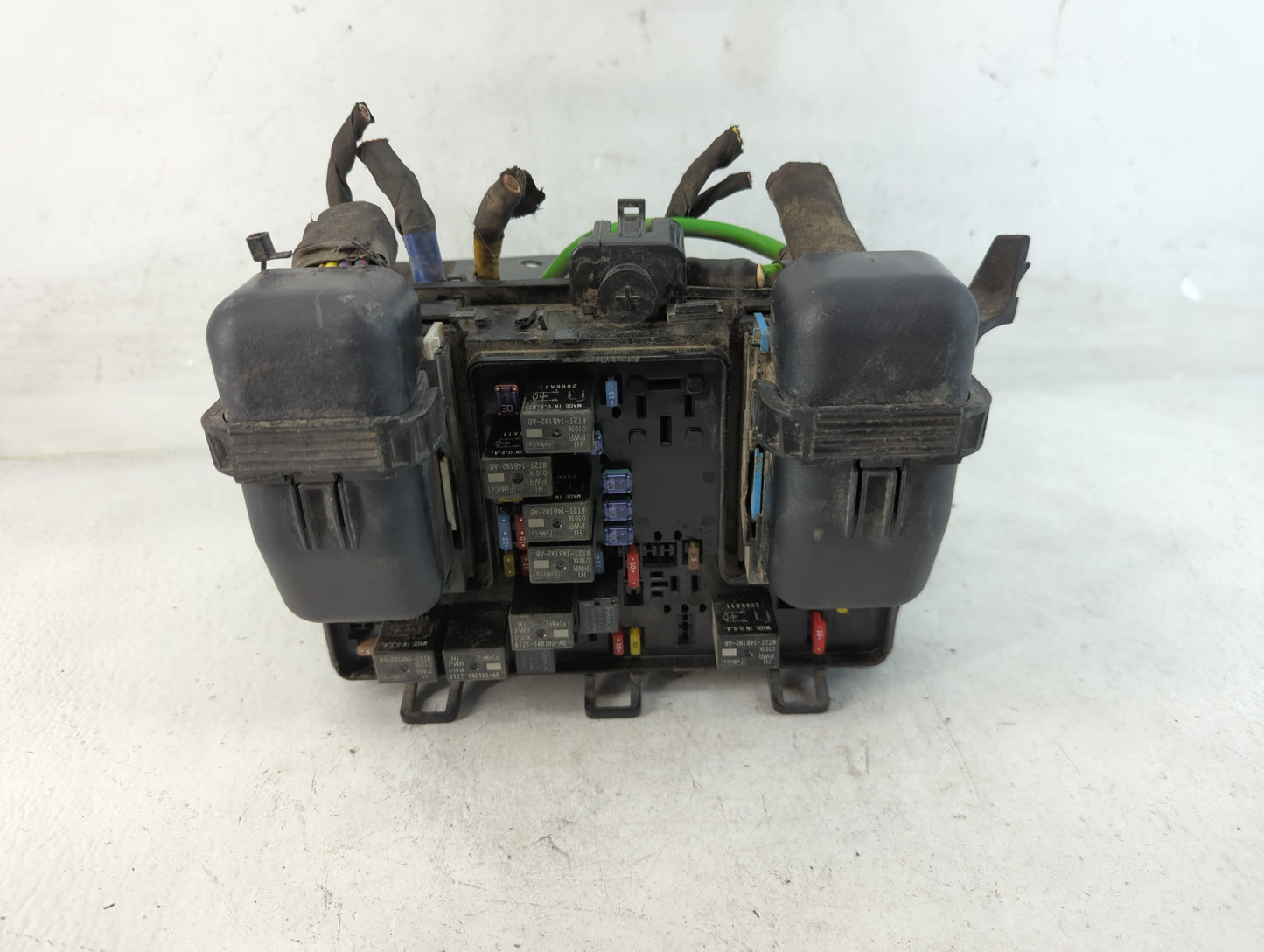 2017-2020 Ford Fusion Fusebox Fuse Box Panel Relay Module P/N:G2GT14A075AA Fits Fits 2017 2018 2019 2020 OEM Used Auto Parts - Oemusedautoparts1.com