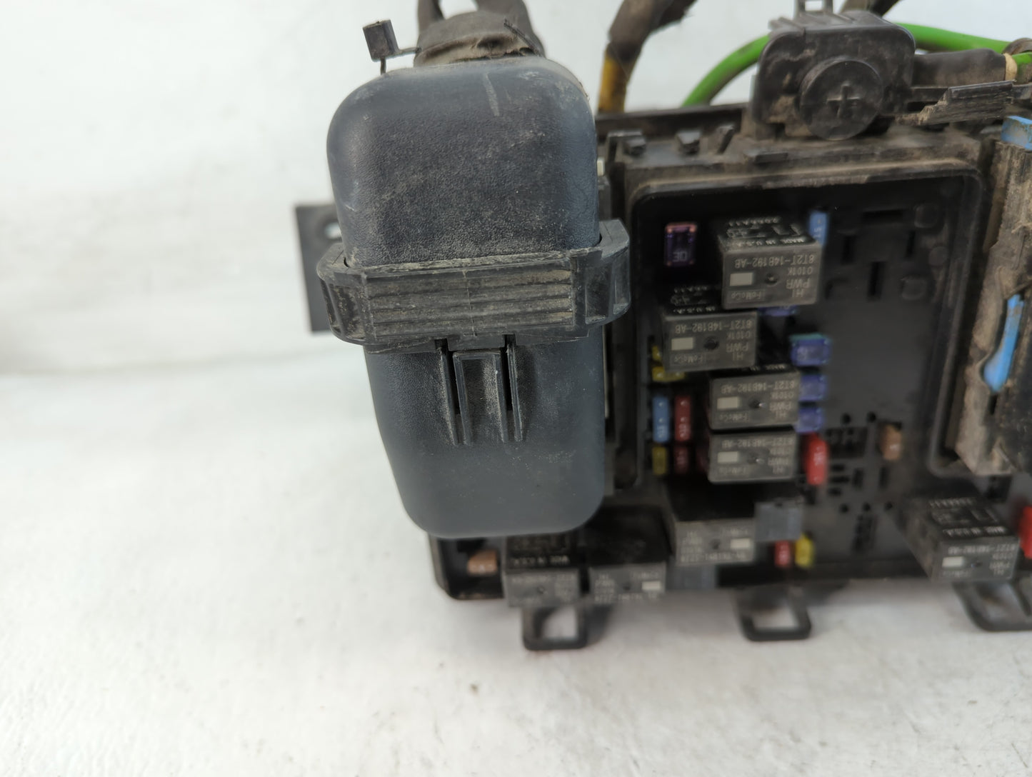 2017-2020 Ford Fusion Fusebox Fuse Box Panel Relay Module P/N:G2GT14A075AA Fits Fits 2017 2018 2019 2020 OEM Used Auto Parts - Oemusedautoparts1.com