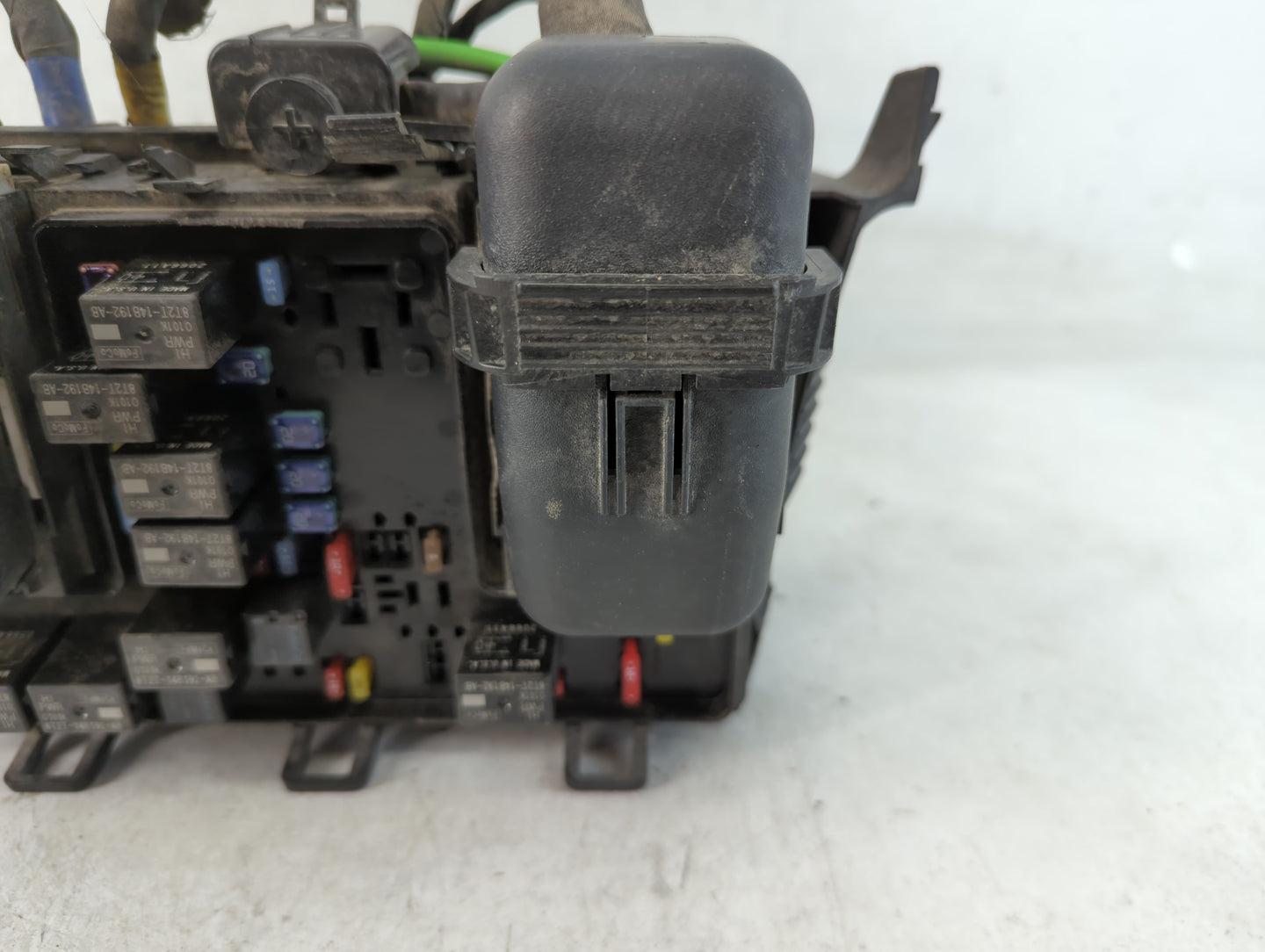 2017-2020 Ford Fusion Fusebox Fuse Box Panel Relay Module P/N:G2GT14A075AA Fits Fits 2017 2018 2019 2020 OEM Used Auto Parts - Oemusedautoparts1.com