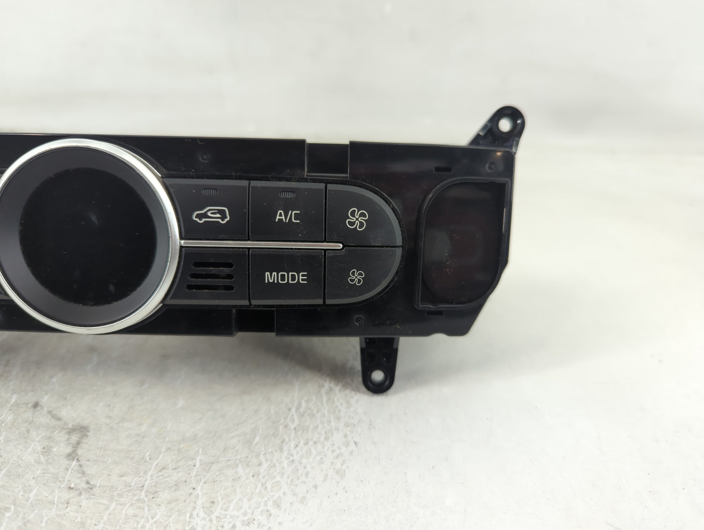 2017-2019 Kia Soul Climate Control Module Temperature AC/Heater Replacement P/N:97250-B2Q1CA Fits Fits 2017 2018 2019 OEM Used Auto Parts - Oemusedautoparts1.com