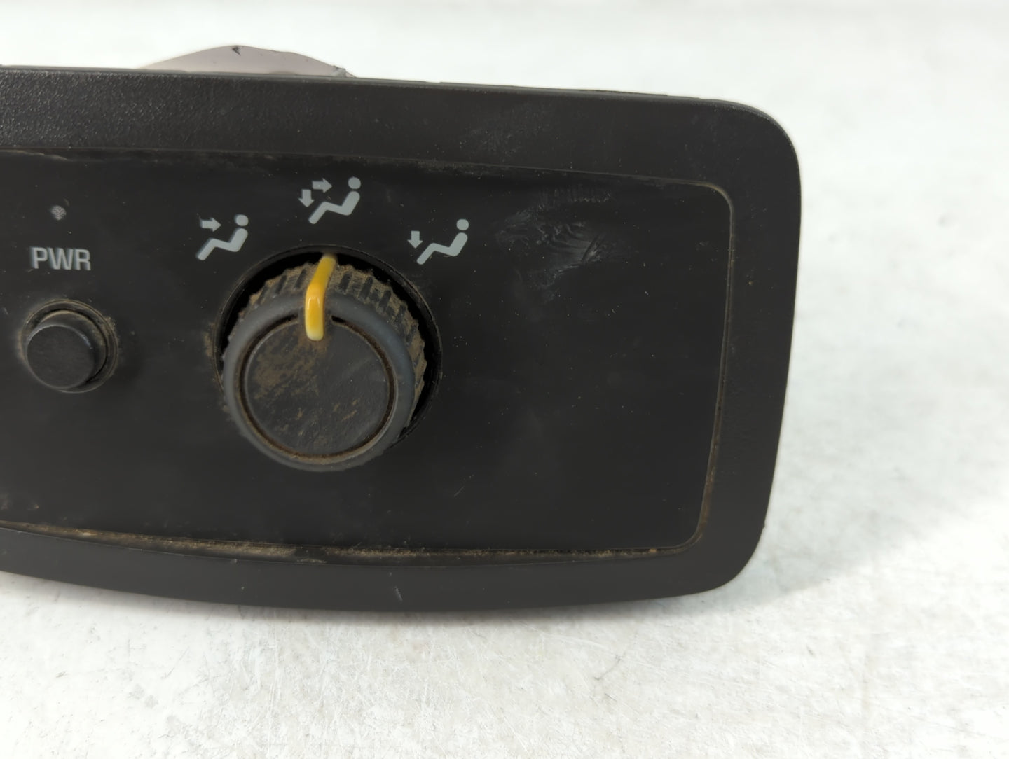 2002-2009 Chevrolet Trailblazer Climate Control Module Temperature AC/Heater Replacement P/N:15095235 Fits OEM Used Auto Parts - Oemusedautoparts1.com