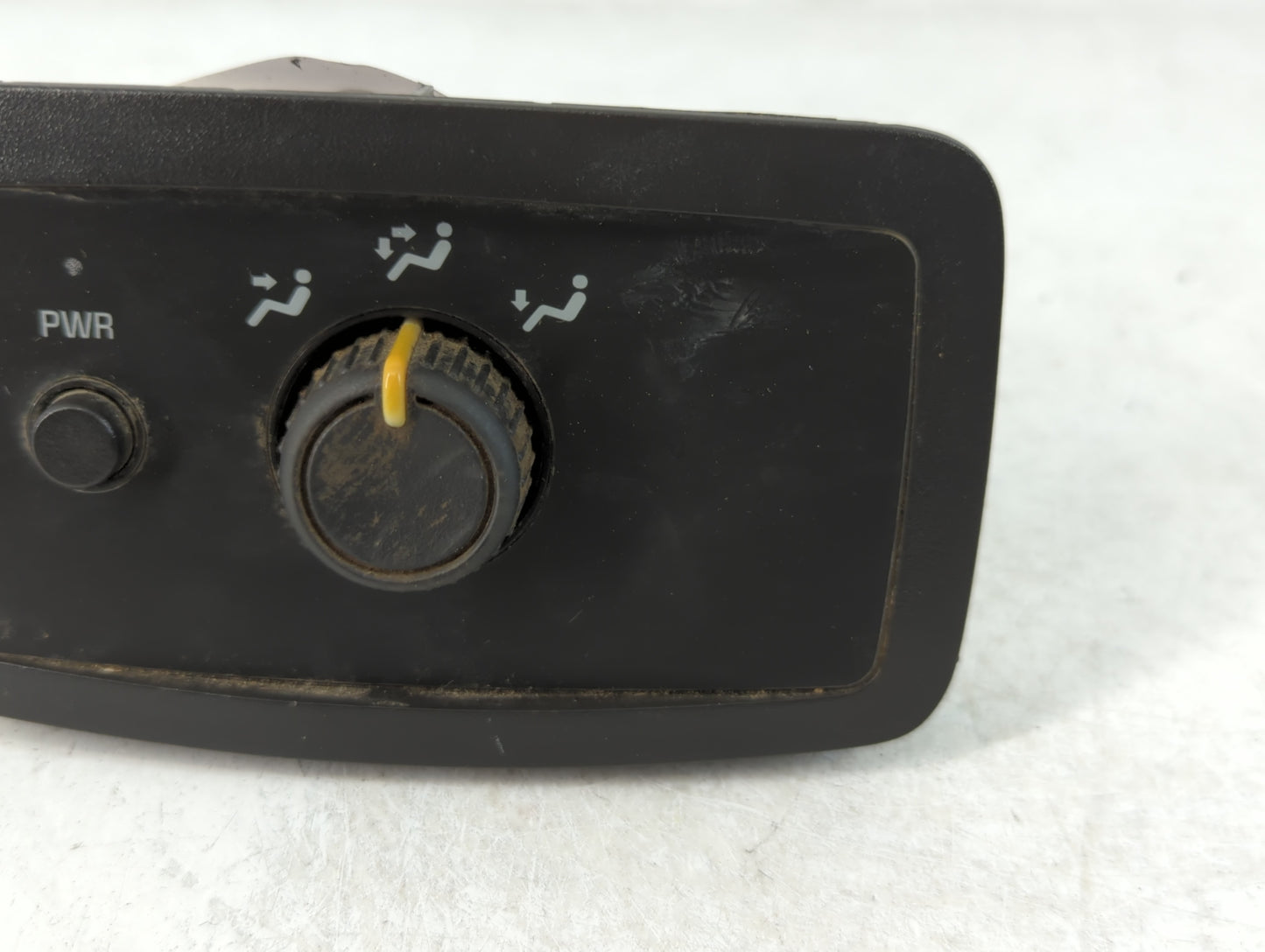 2002-2009 Chevrolet Trailblazer Climate Control Module Temperature AC/Heater Replacement P/N:15095235 Fits OEM Used Auto Parts - Oemusedautoparts1.com