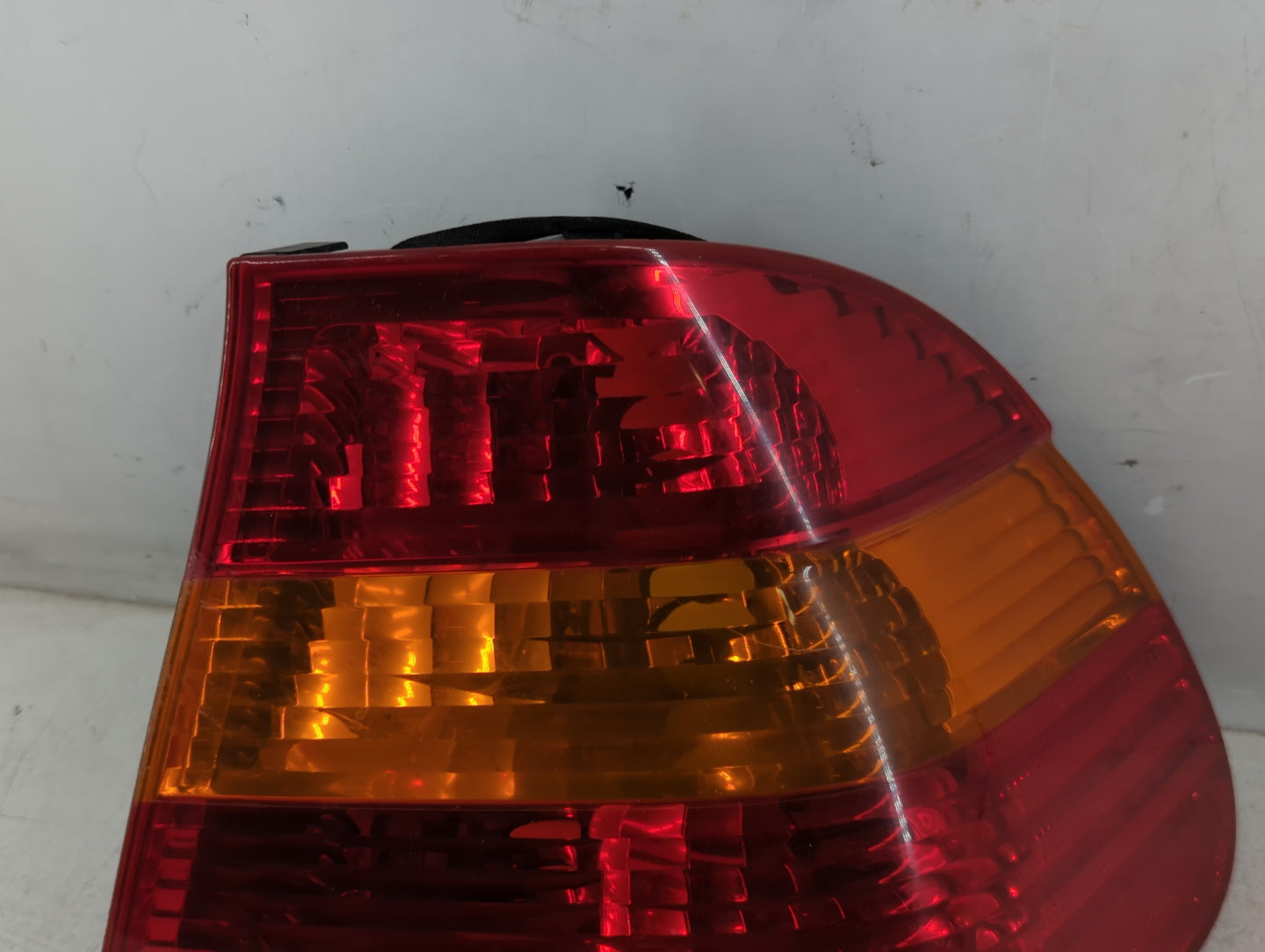 2005 Bmw 330i Tail Light Assembly Passenger Right OEM P/N:BMW 6 946 534-01 AI01 4414 17:57 Fits OEM Used Auto Parts - Oemusedautoparts1.com