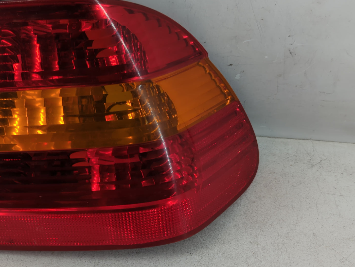 2005 Bmw 330i Tail Light Assembly Passenger Right OEM P/N:BMW 6 946 534-01 AI01 4414 17:57 Fits OEM Used Auto Parts - Oemusedautoparts1.com