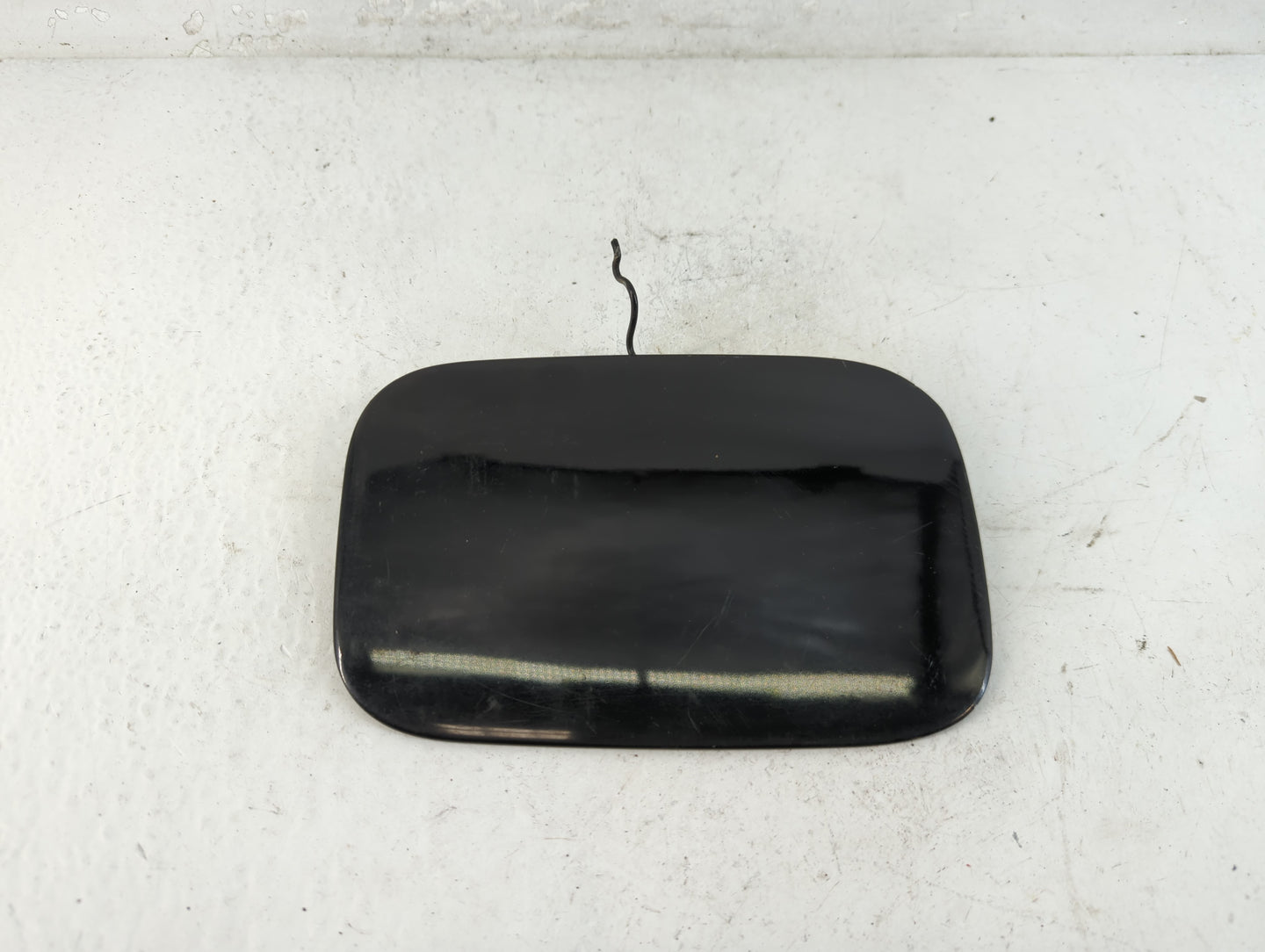 2005 Bmw 330i Fuel Tank Door Lid Gas Tank - Oemusedautoparts1.com