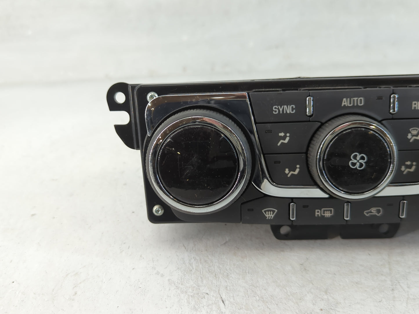 2013-2017 Chevrolet Traverse Climate Control Module Temperature AC/Heater Replacement P/N:23251326 Fits OEM Used Auto Parts - Oemusedautoparts1.com
