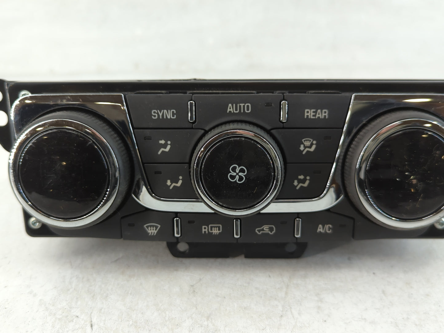 2013-2017 Chevrolet Traverse Climate Control Module Temperature AC/Heater Replacement P/N:23251326 Fits OEM Used Auto Parts - Oemusedautoparts1.com