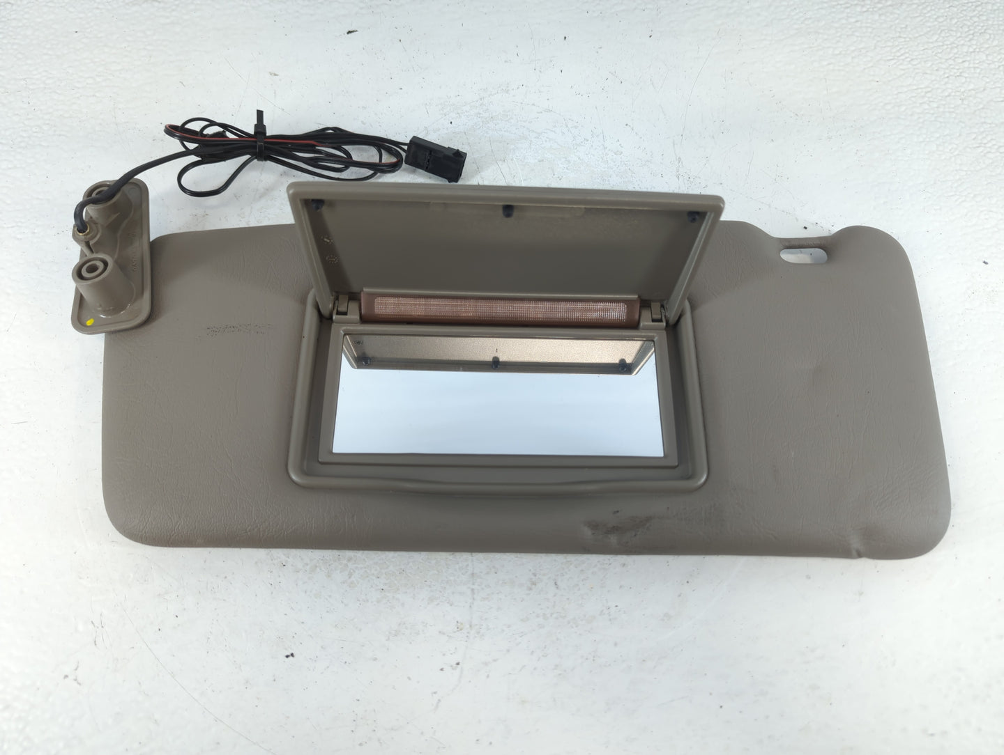 1998 Volvo Volvo 90 Series Sun Visor Shade Replacement Driver Left Mirror Fits OEM Used Auto Parts - Oemusedautoparts1.com