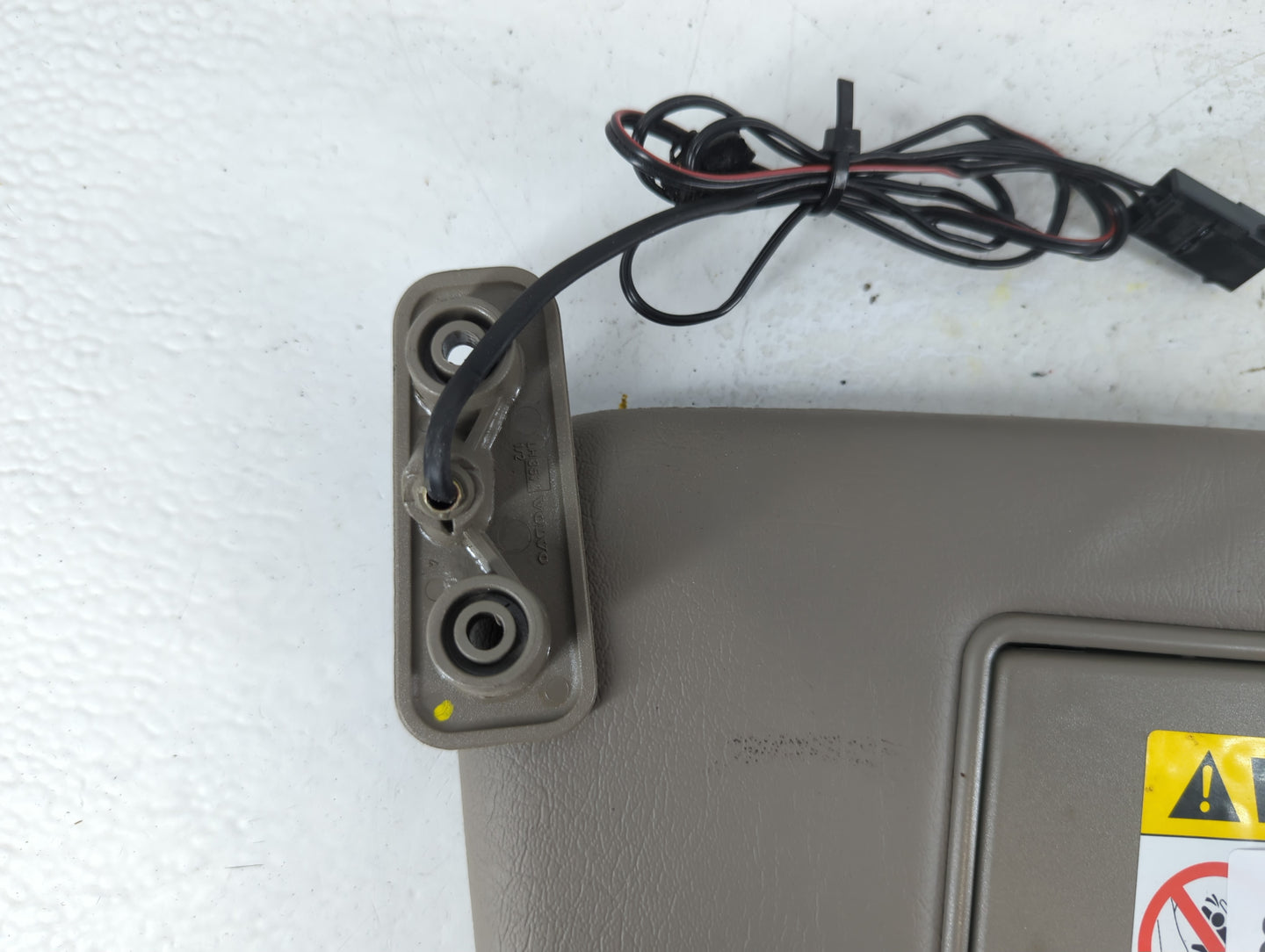 1998 Volvo Volvo 90 Series Sun Visor Shade Replacement Driver Left Mirror Fits OEM Used Auto Parts - Oemusedautoparts1.com