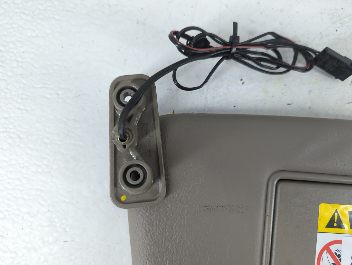 1998 Volvo Volvo 90 Series Sun Visor Shade Replacement Driver Left Mirror Fits OEM Used Auto Parts - Oemusedautoparts1.com