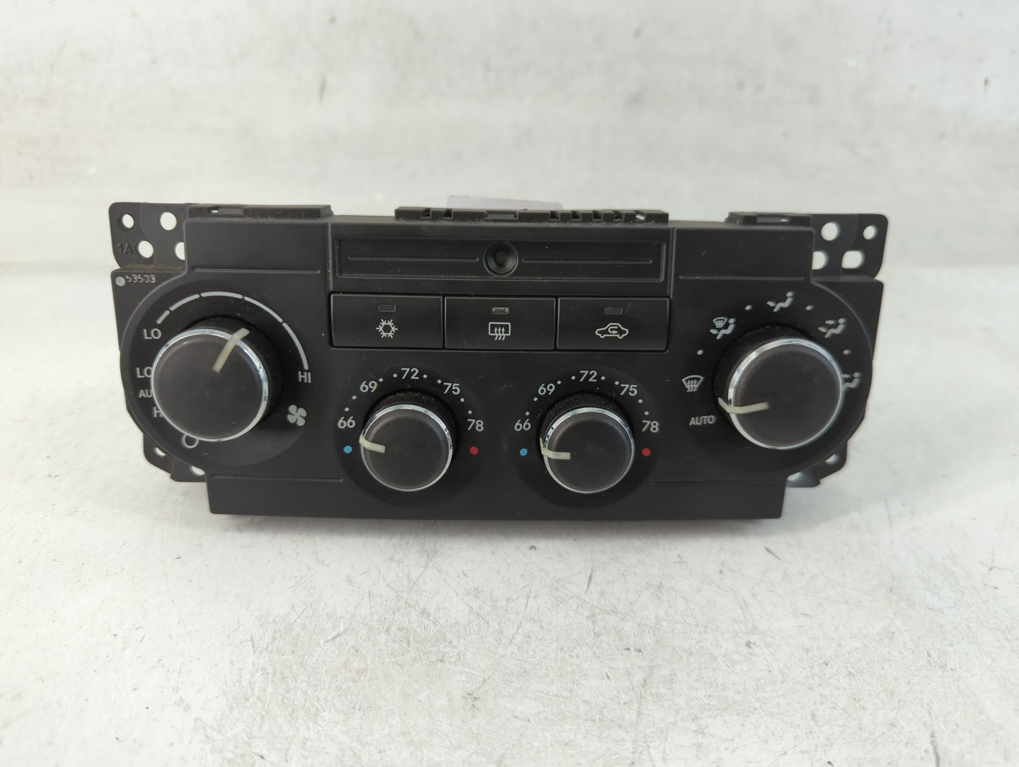 2006-2007 Jeep Commander Climate Control Module Temperature AC/Heater Replacement P/N:P55111010AI Fits Fits 2005 2006 2007 OEM Used Auto Parts - Oemusedautoparts1.com
