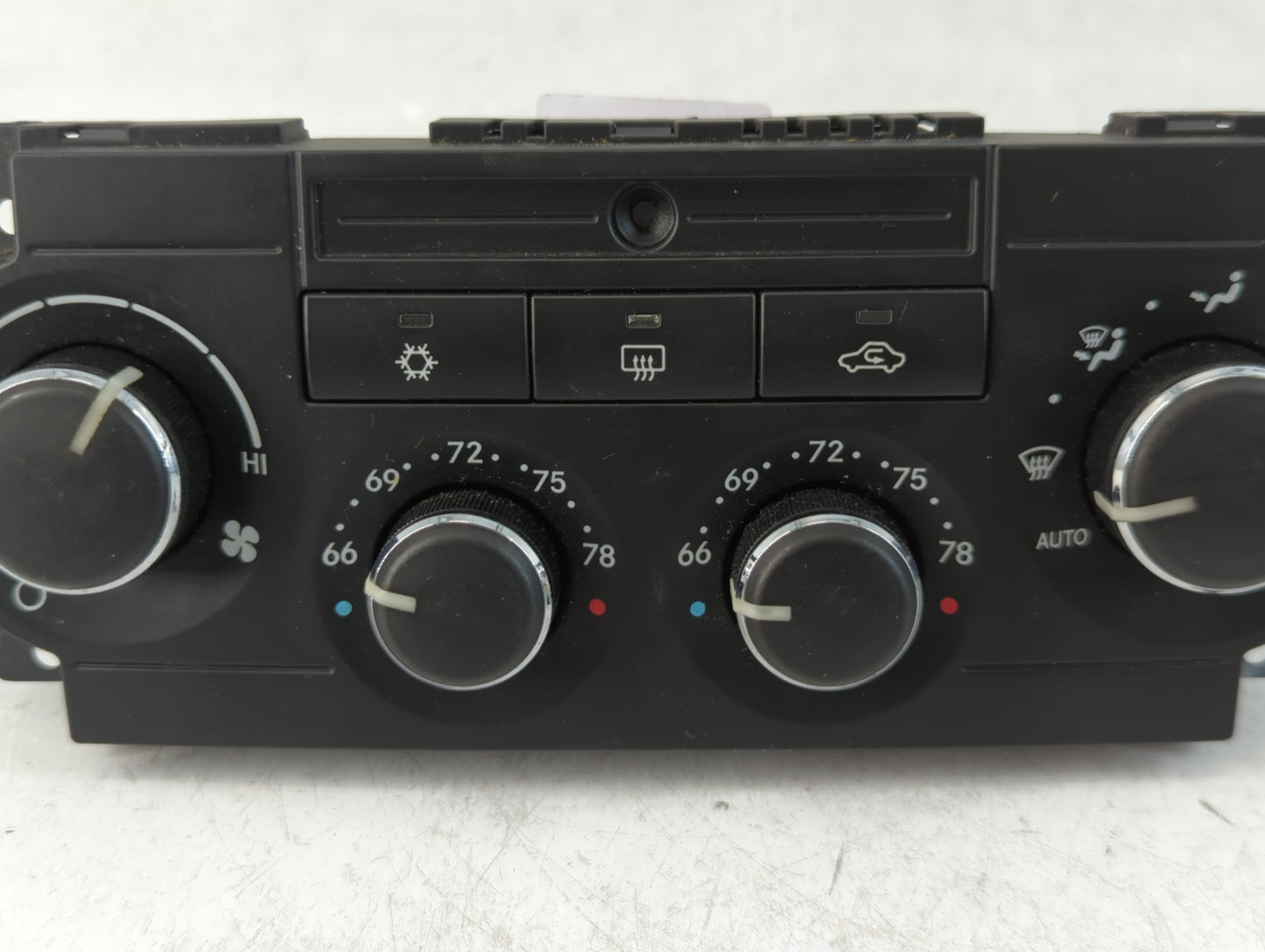 2006-2007 Jeep Commander Climate Control Module Temperature AC/Heater Replacement P/N:P55111010AI Fits Fits 2005 2006 2007 OEM Used Auto Parts - Oemusedautoparts1.com