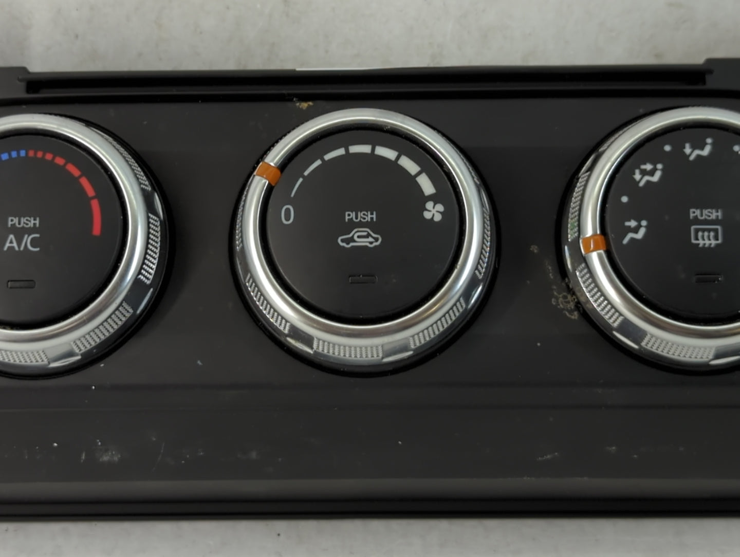 2007 Cadillac Cts Climate Control Module Temperature AC/Heater Replacement P/N:9070 232 01646 KB8B-61190-A Fits OEM Used Auto Parts - Oemusedautoparts1.com