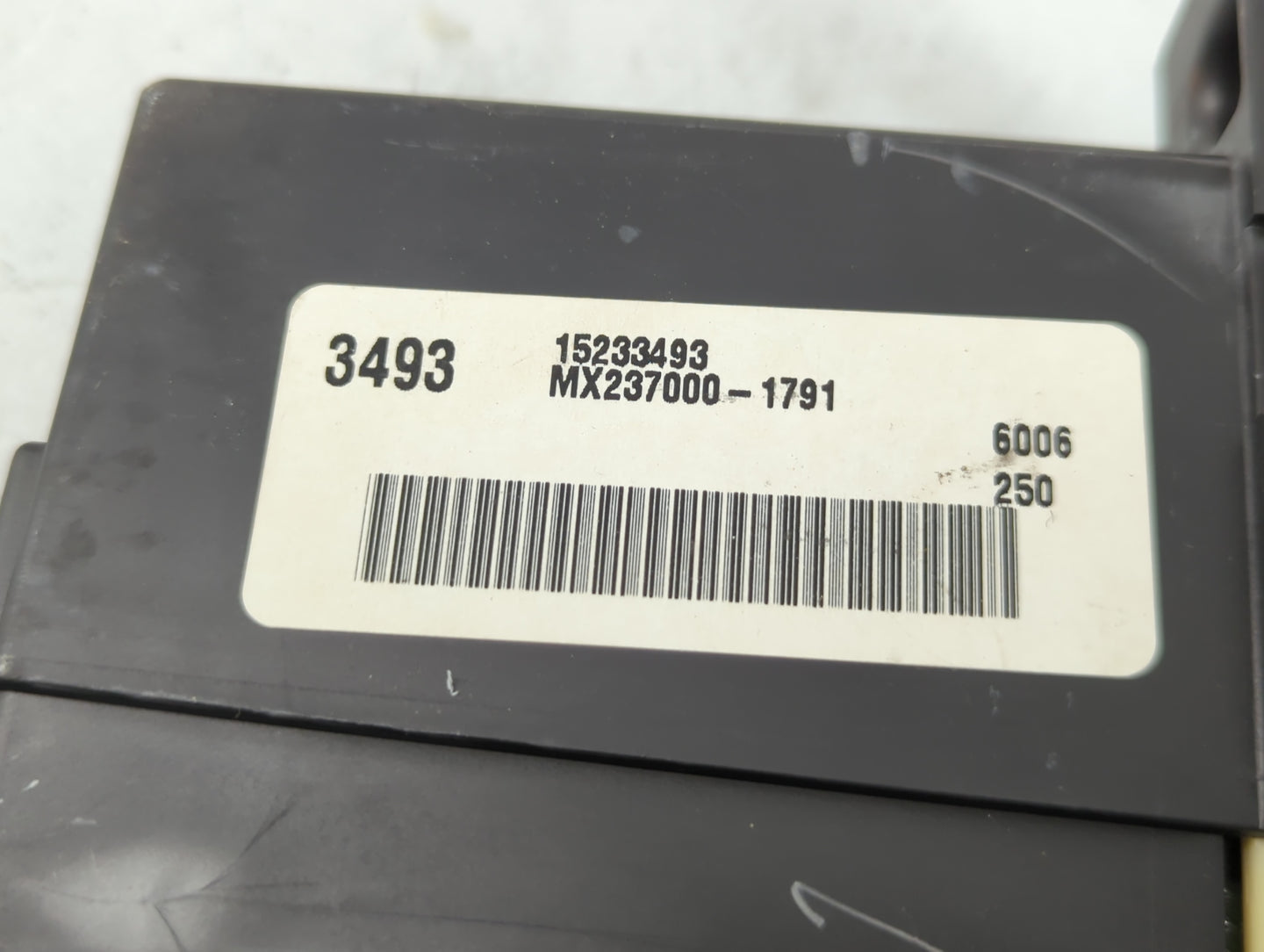 2005-2006 Cadillac Srx Climate Control Module Temperature AC/Heater Replacement P/N:15233493 Fits Fits 2005 2006 OEM Used Auto Parts - Oemusedautoparts1.com