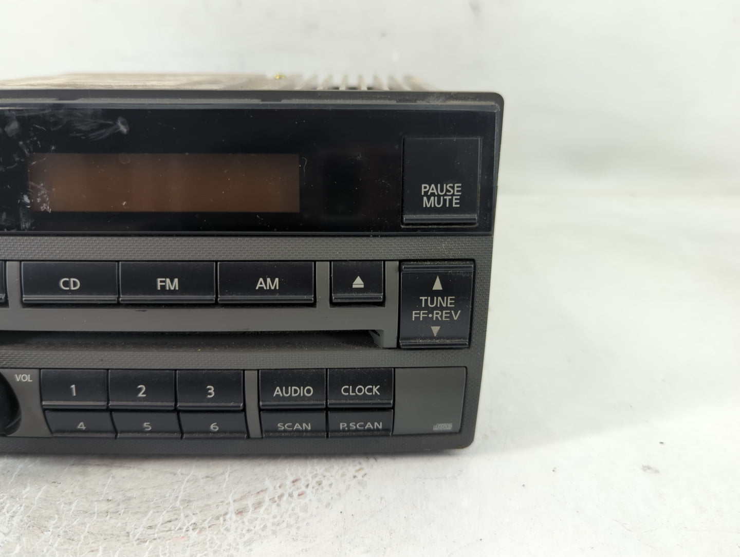 2005-2006 Nissan Altima Radio AM FM Cd Player Receiver Replacement P/N:28185 ZB10C Fits Fits 2005 2006 OEM Used Auto Parts - Oemusedautoparts1.com