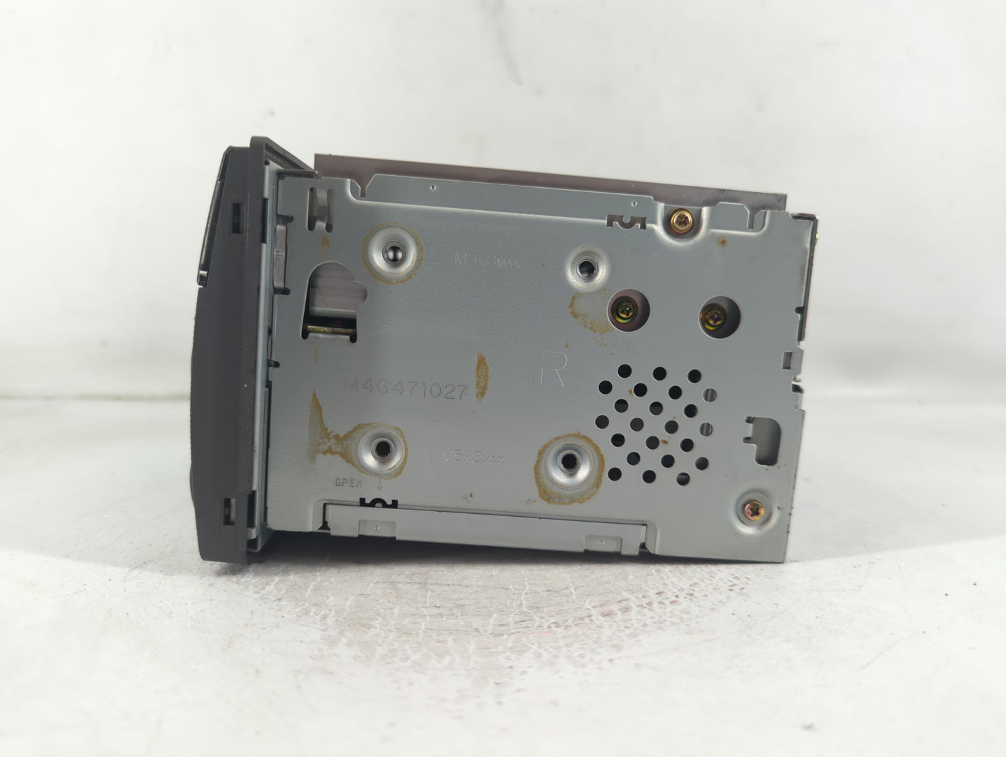 2005-2006 Nissan Altima Radio AM FM Cd Player Receiver Replacement P/N:28185 ZB10C Fits Fits 2005 2006 OEM Used Auto Parts - Oemusedautoparts1.com