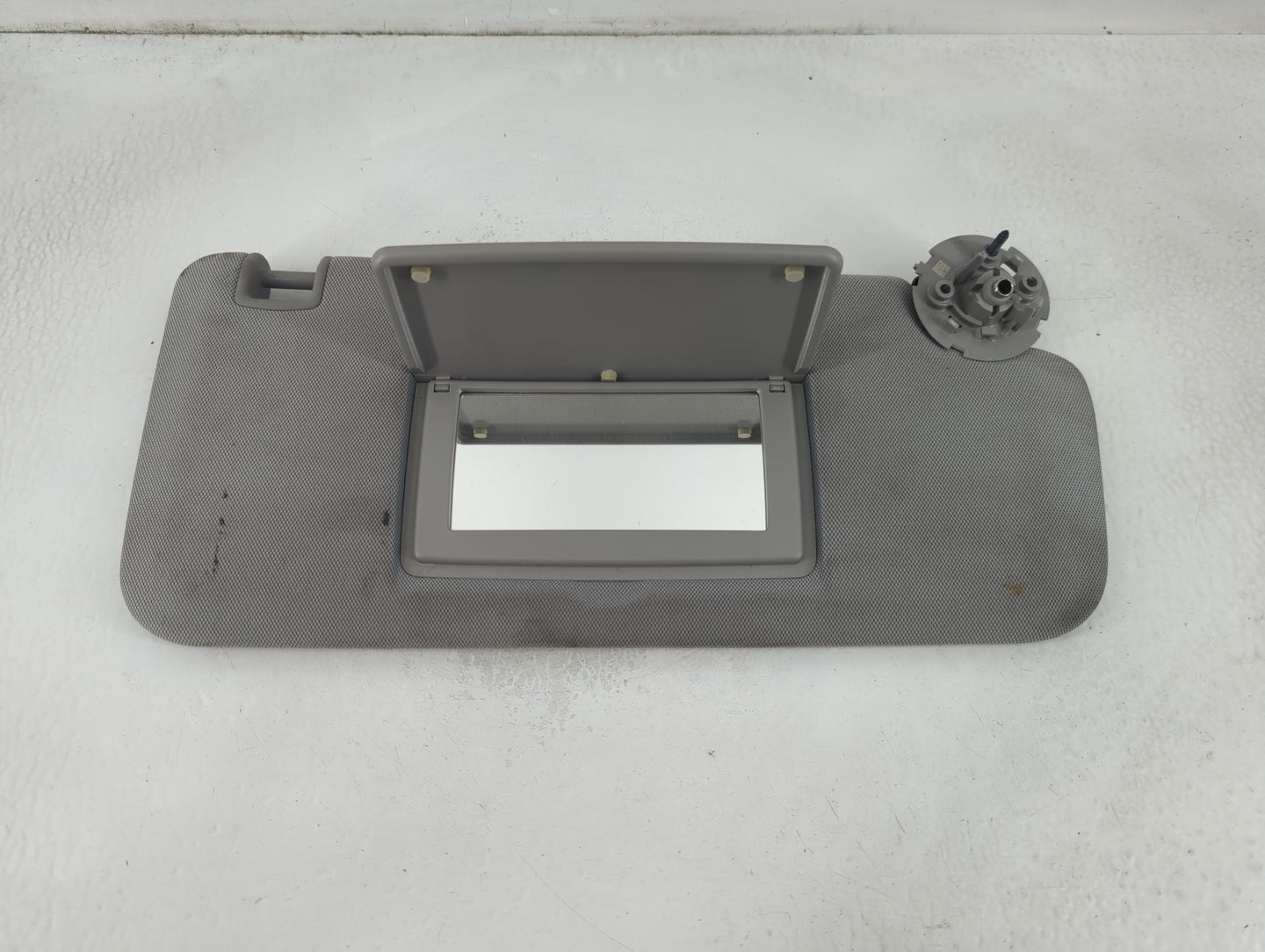 2017-2021 Chevrolet Trax Sun Visor Shade Replacement Driver Left Mirror Fits Fits 2017 2018 2019 2020 2021 OEM Used Auto Parts - Oemusedautoparts1.com