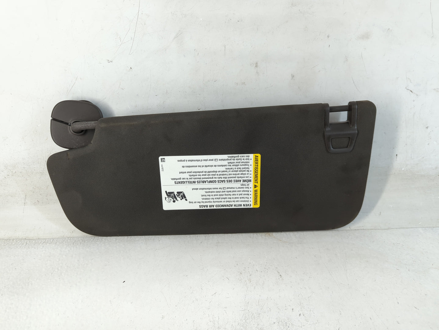 2019-2022 Chevrolet Silverado 1500 Sun Visor Shade Replacement Passenger Right Mirror Fits Fits 2019 2020 2021 2022 OEM Used Auto Parts - Oemusedautoparts1.com