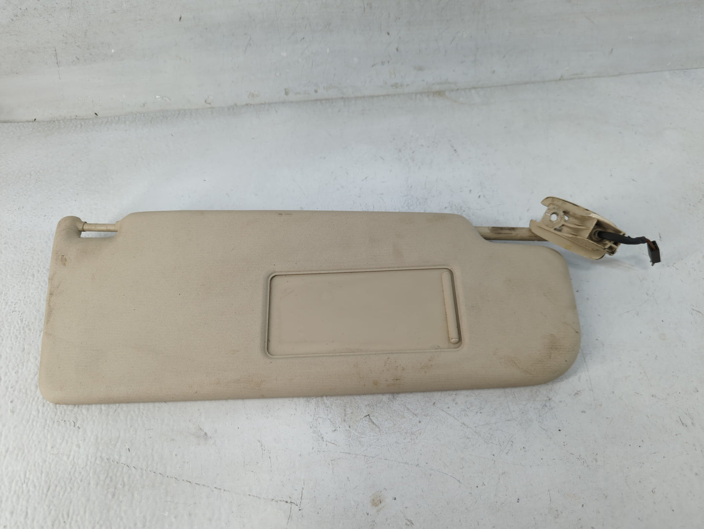 2009-2017 Volkswagen Cc Sun Visor Shade Replacement Passenger Right Mirror Fits OEM Used Auto Parts - Oemusedautoparts1.com