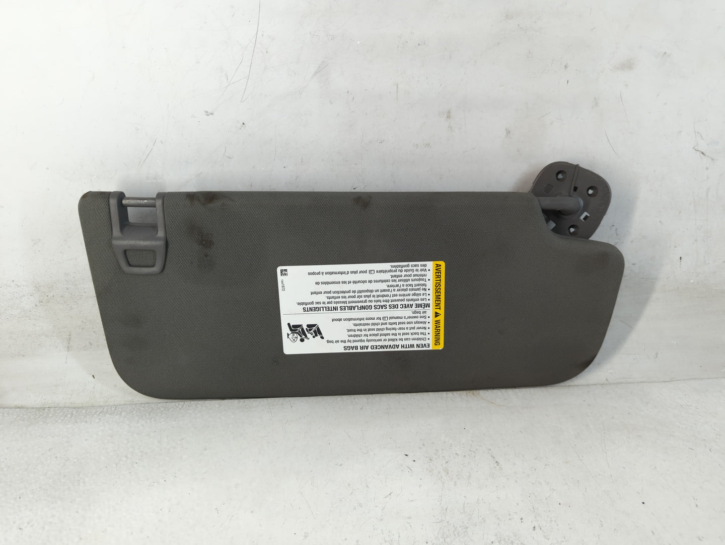 2019-2022 Chevrolet Silverado 1500 Sun Visor Shade Replacement Driver Left Mirror Fits Fits 2019 2020 2021 2022 OEM Used Auto Parts - Oemusedautoparts1.com