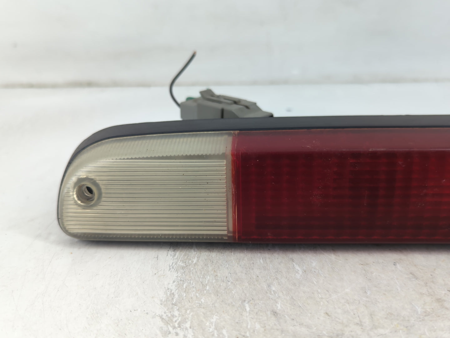 2003 Lincoln Town Car Third Brake Light Tail Light P/N:F37B-13A617 Fits OEM Used Auto Parts - Oemusedautoparts1.com