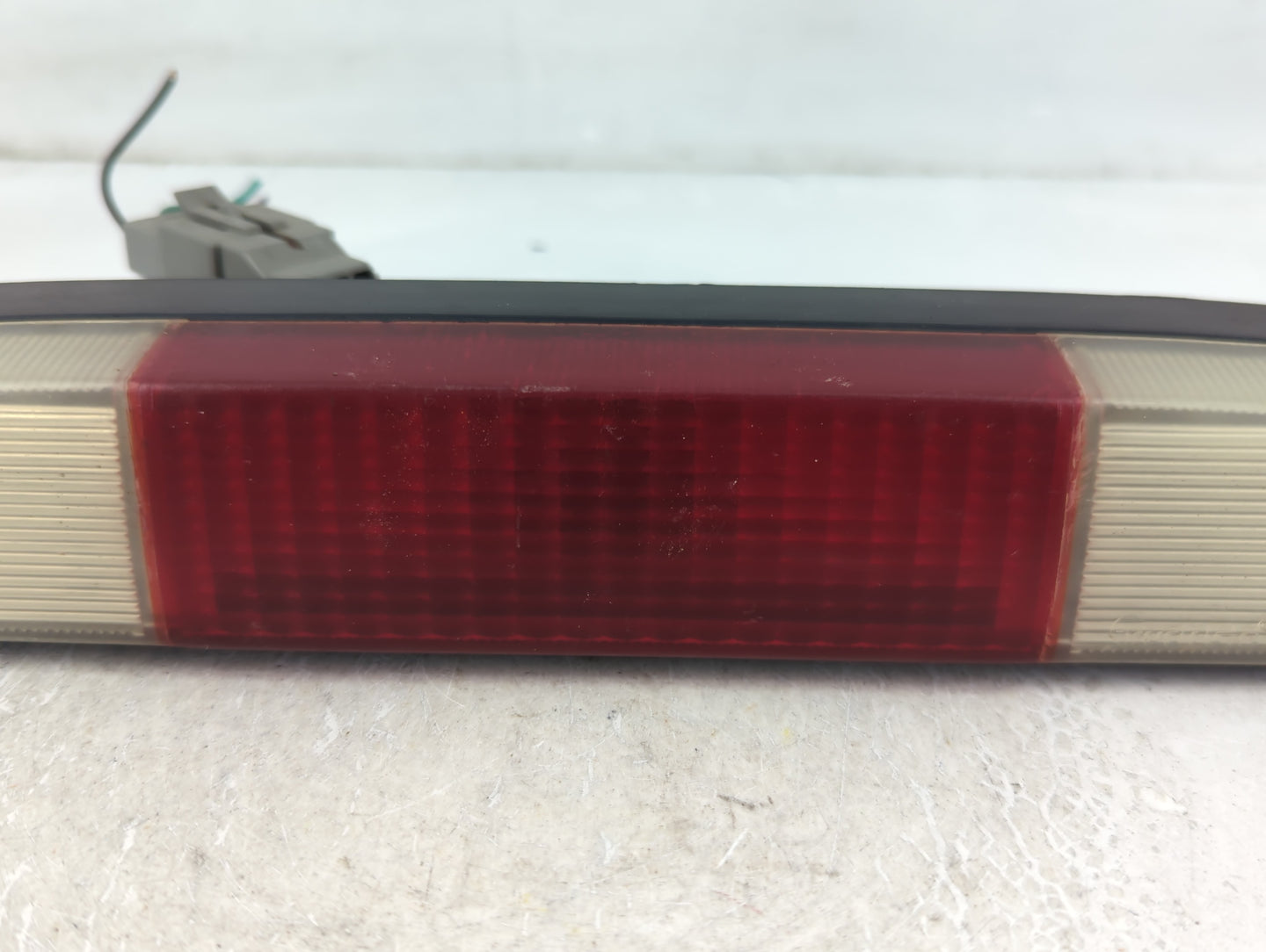 2003 Lincoln Town Car Third Brake Light Tail Light P/N:F37B-13A617 Fits OEM Used Auto Parts - Oemusedautoparts1.com