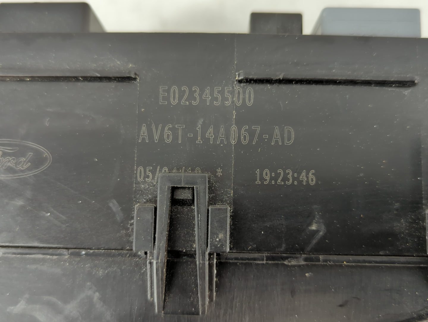 2018-2019 Lincoln Mkc Fusebox Fuse Box Panel Relay Module P/N:AV6T-14A142-AB Fits Fits 2018 2019 OEM Used Auto Parts - Oemusedautoparts1.com