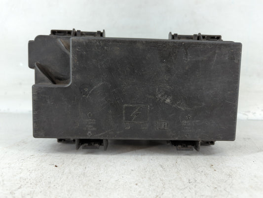 2009-2014 Volkswagen Routan Fusebox Fuse Box Panel Relay Module P/N:RT021533I9 04692335AI Fits Fits 2009 2010 2011 2012 2013 2014 OEM Used Auto Parts - Oemusedautoparts1.com