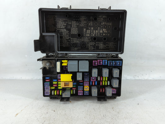 2009-2014 Volkswagen Routan Fusebox Fuse Box Panel Relay Module P/N:RT021533I9 04692335AI Fits Fits 2009 2010 2011 2012 2013 2014 OEM Used Auto Parts