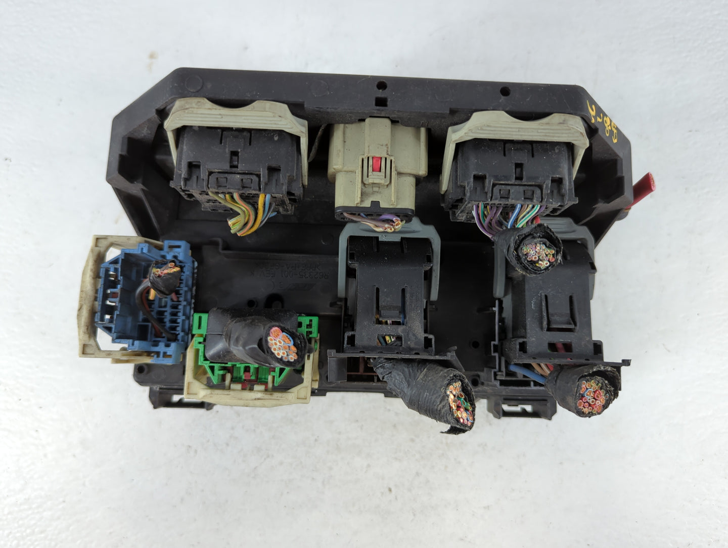 2009-2014 Volkswagen Routan Fusebox Fuse Box Panel Relay Module P/N:RT021533I9 04692335AI Fits Fits 2009 2010 2011 2012 2013 2014 OEM Used Auto Parts - Oemusedautoparts1.com