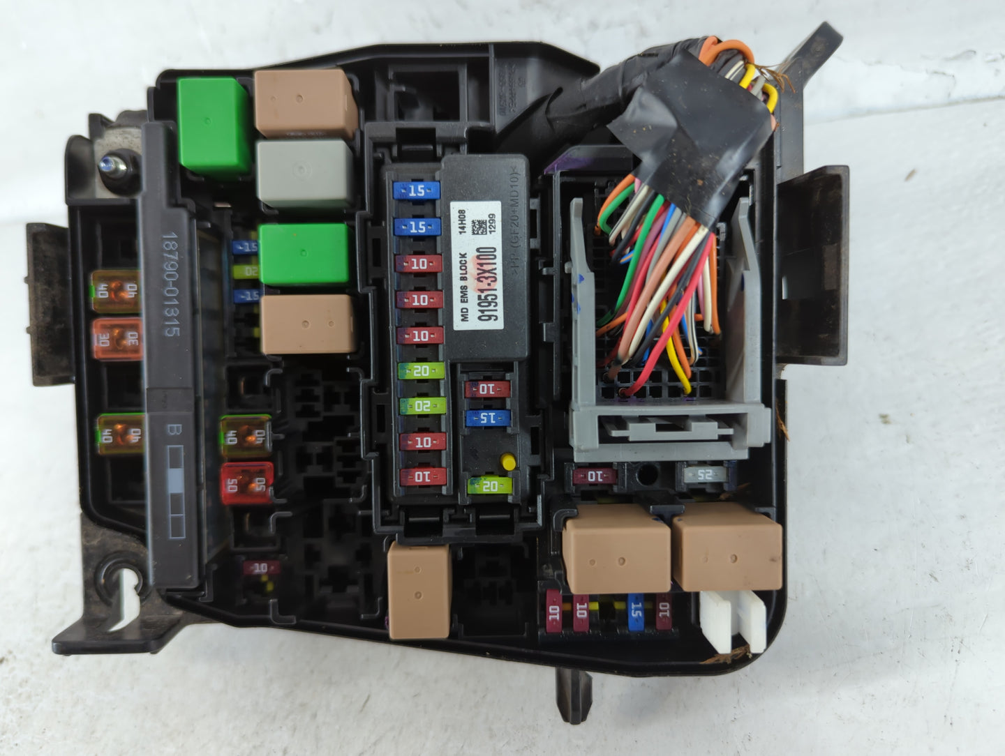 2014-2016 Hyundai Elantra Fusebox Fuse Box Panel Relay Module P/N:91951-3X710 Fits Fits 2014 2015 2016 OEM Used Auto Parts - Oemusedautoparts1.com