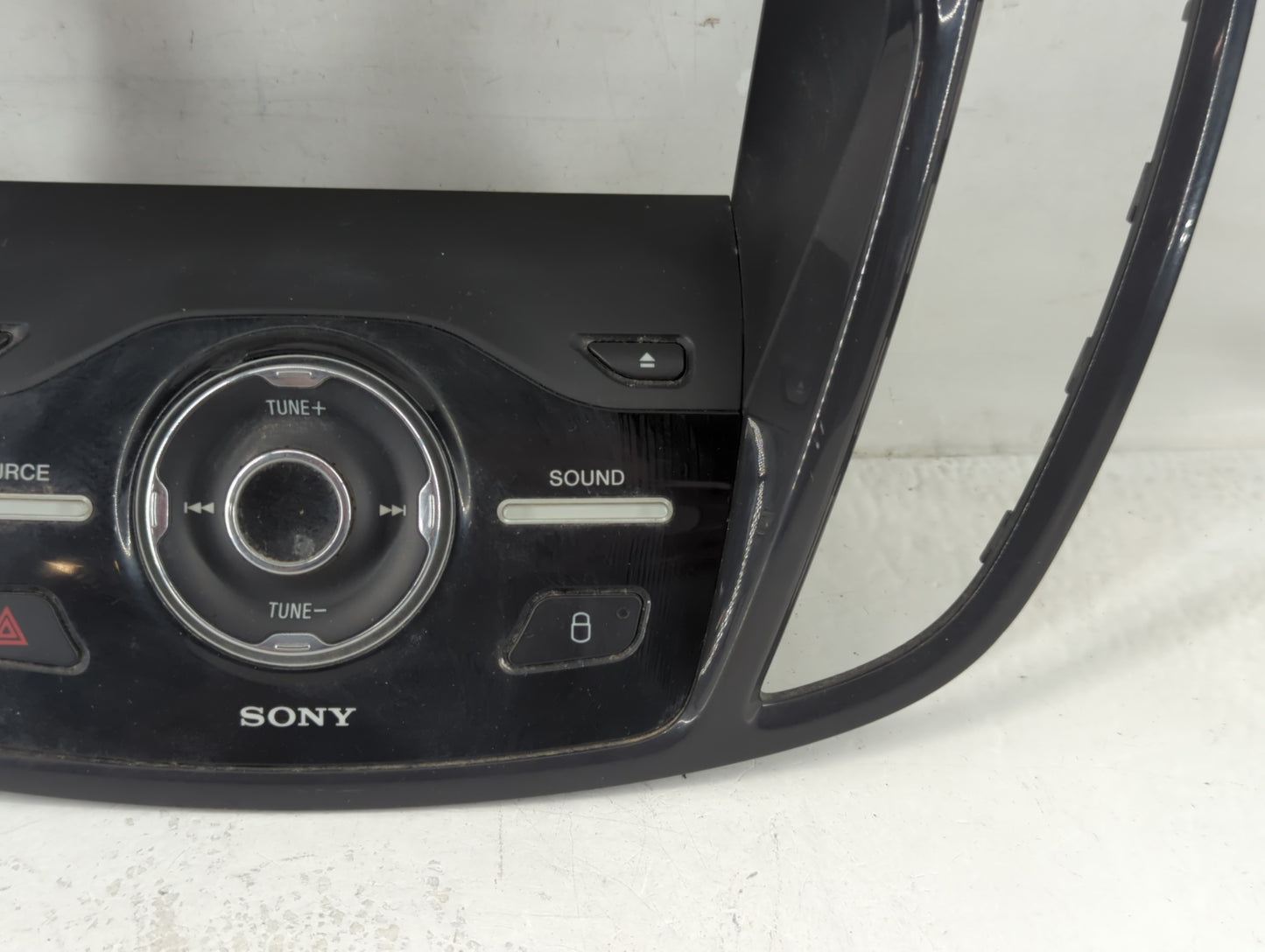 2013-2015 Ford Escape Radio AM FM Cd Player Receiver Replacement P/N:0151-696 Fits Fits 2013 2014 2015 OEM Used Auto Parts - Oemusedautoparts1.com