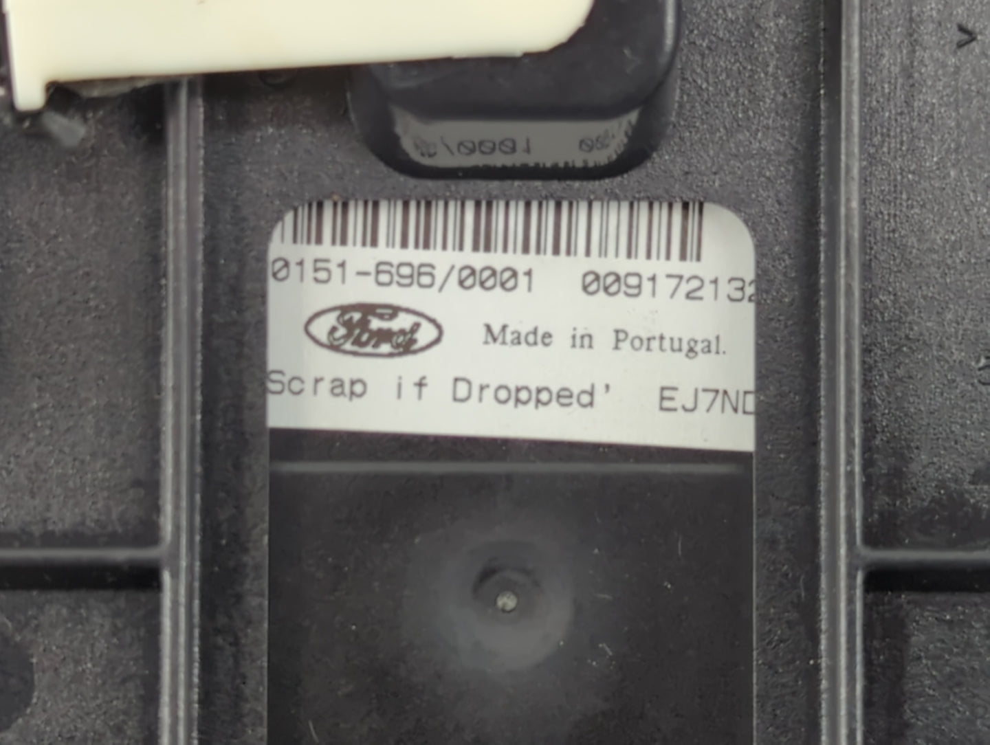 2013-2015 Ford Escape Radio AM FM Cd Player Receiver Replacement P/N:0151-696 Fits Fits 2013 2014 2015 OEM Used Auto Parts - Oemusedautoparts1.com