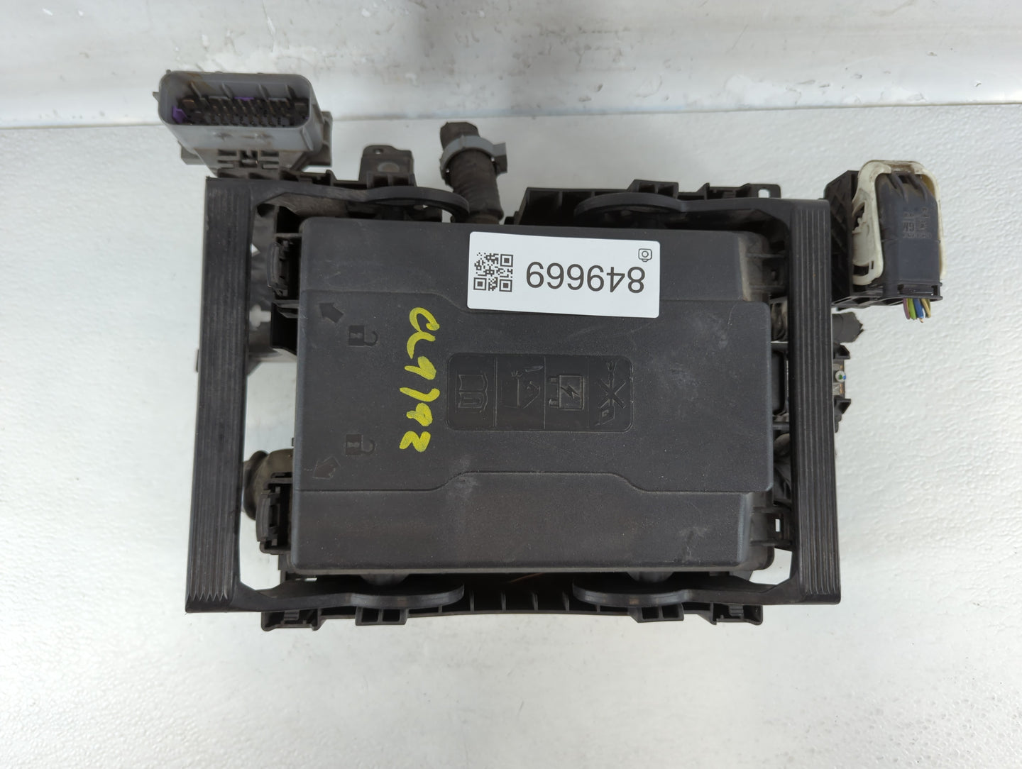 2015 Chevrolet Suburban 1500 Fusebox Fuse Box Panel Relay Module P/N:22773484 Fits Fits 2016 2017 2018 2019 2020 OEM Used Auto Parts - Oemusedautoparts1.com