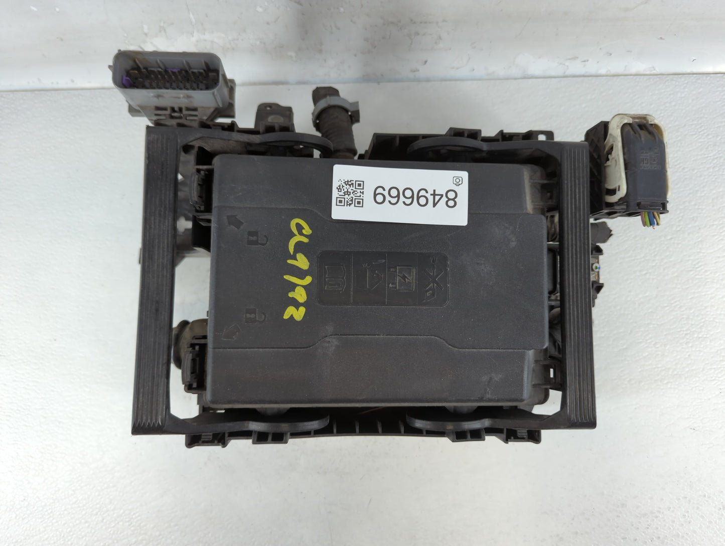 2015 Chevrolet Suburban 1500 Fusebox Fuse Box Panel Relay Module P/N:22773484 Fits Fits 2016 2017 2018 2019 2020 OEM Used Auto Parts - Oemusedautoparts1.com