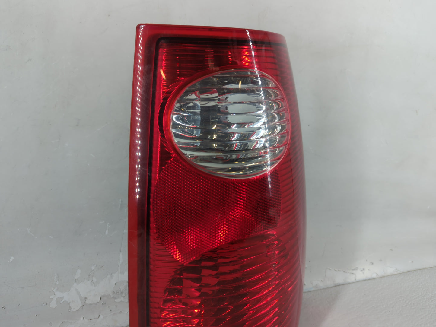 2001-2005 Ford Explorer Tail Light Assembly Passenger Right OEM P/N:1L54-13B504-A Fits Fits 2001 2002 2003 2004 2005 OEM Used Auto Parts - Oemusedautoparts1.com
