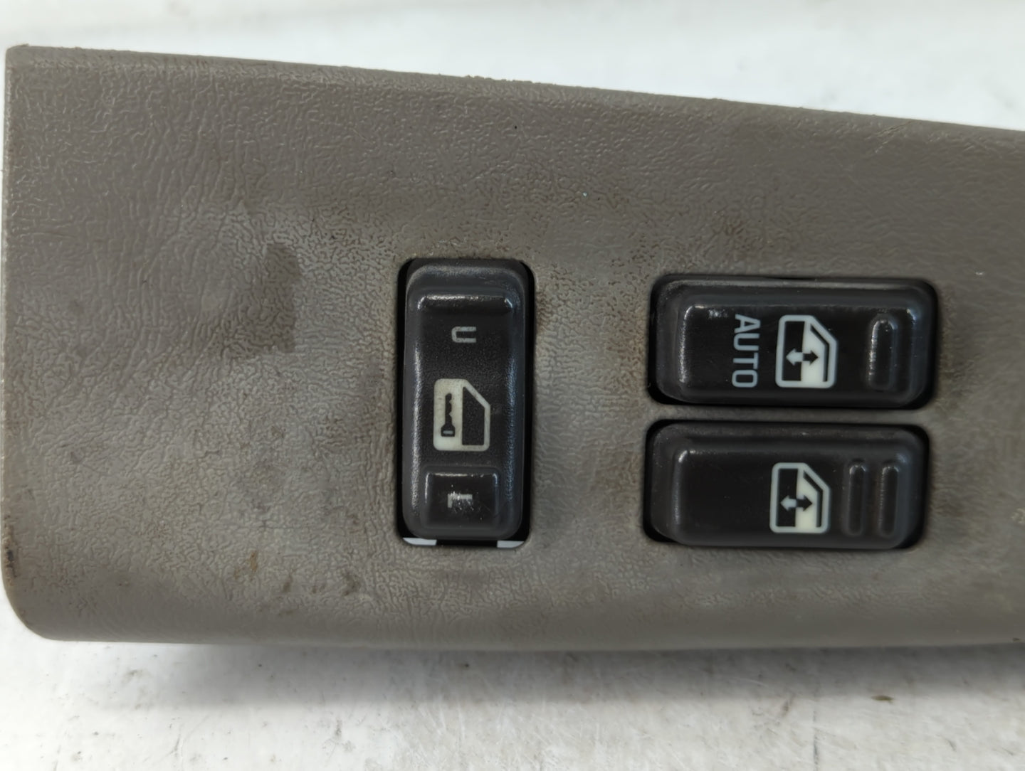2000-2002 Chevrolet Silverado 1500 Master Power Window Switch Replacement Driver Side Left P/N:15753927 201142 Fits OEM Used Auto Parts - Oemusedautoparts1.com